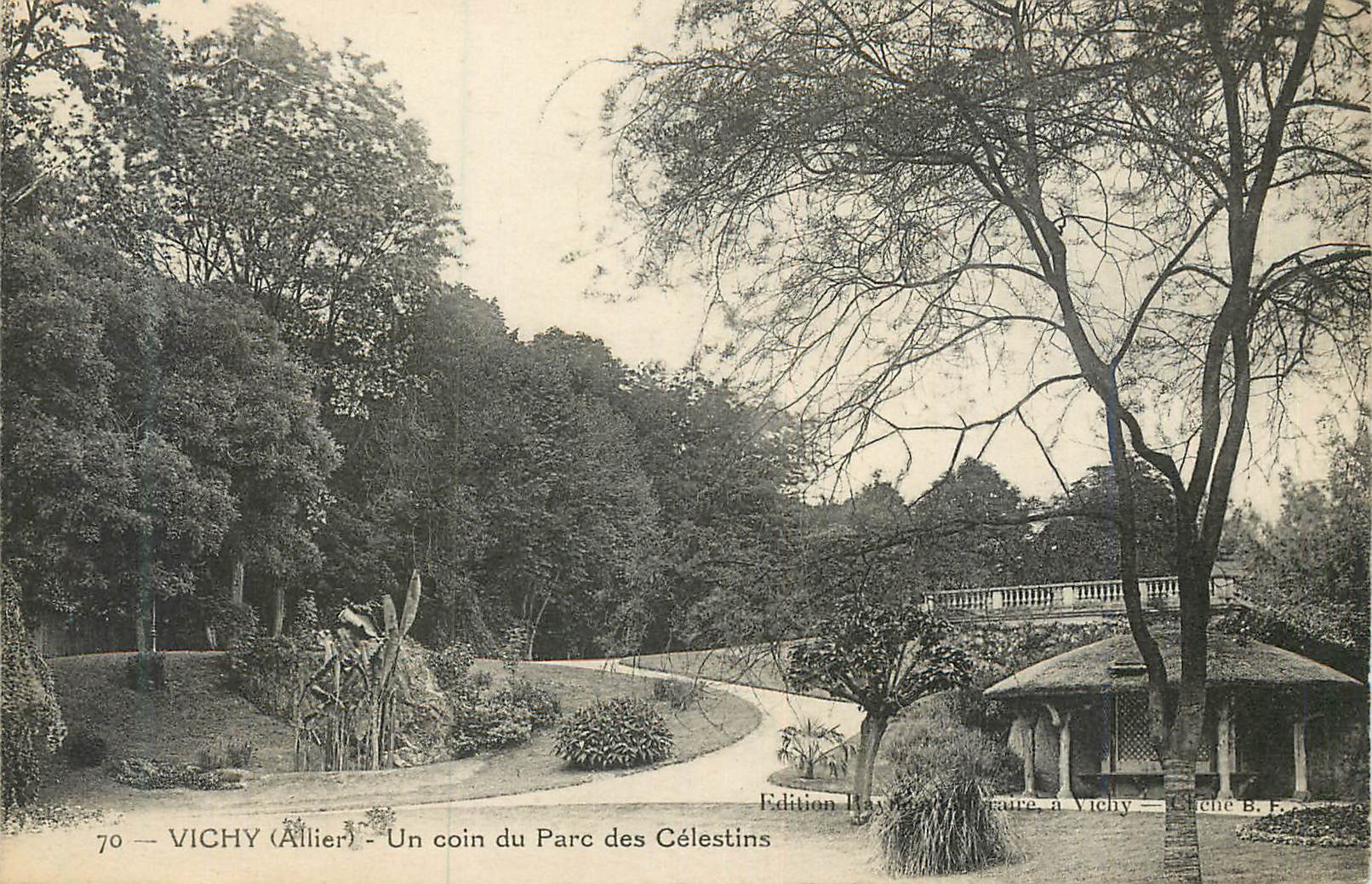 Vichy (Allier) — Un coin du Parc des Célestins — Édition Raynaud, Vichy