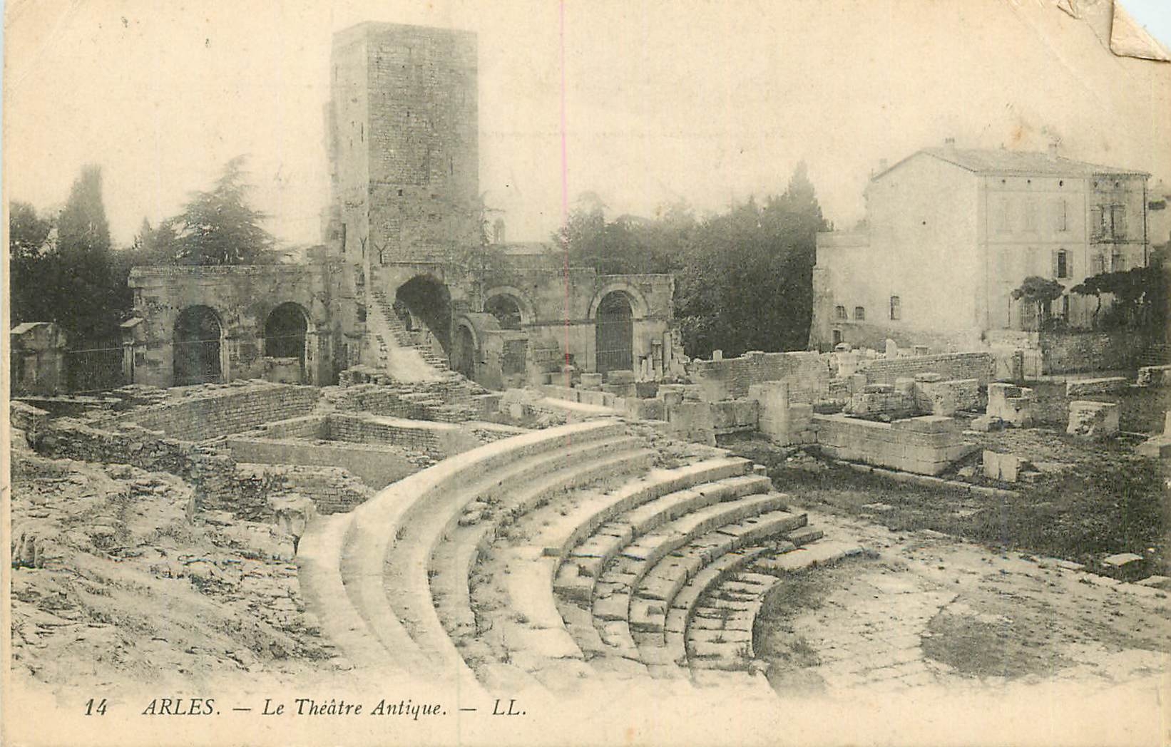 CPA 14 arles le theatre antique