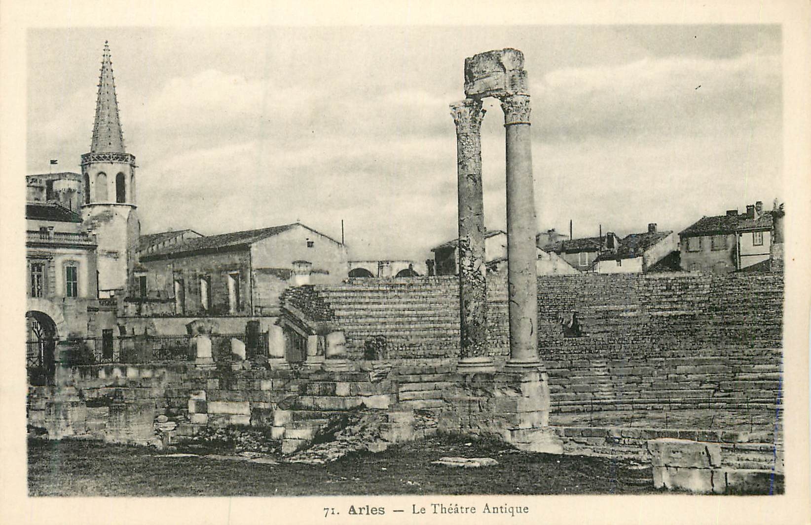 CPA 71 arles le theatre antique