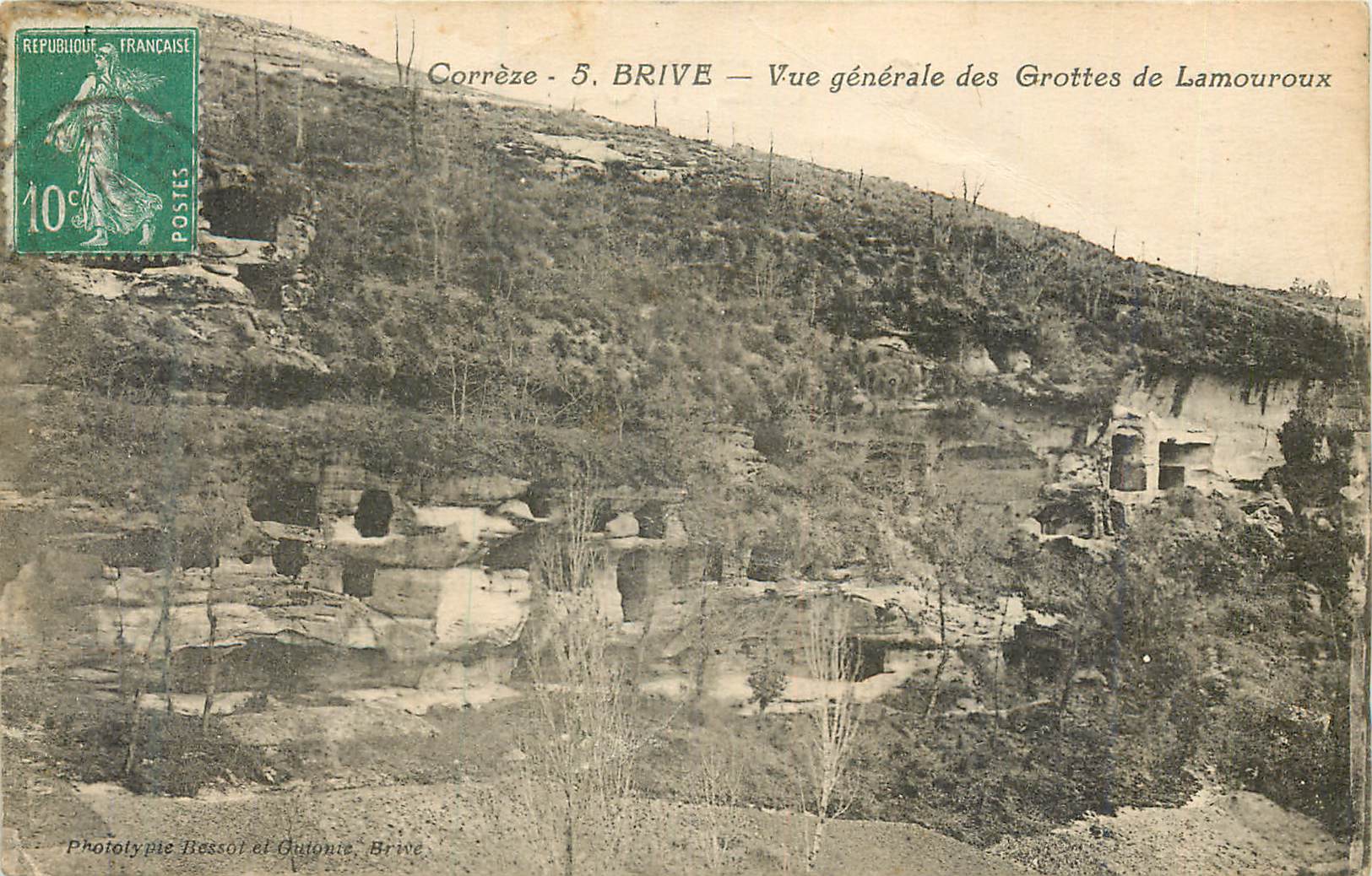 CPA Correze 5 brive vue generale des grottes de lamouroux