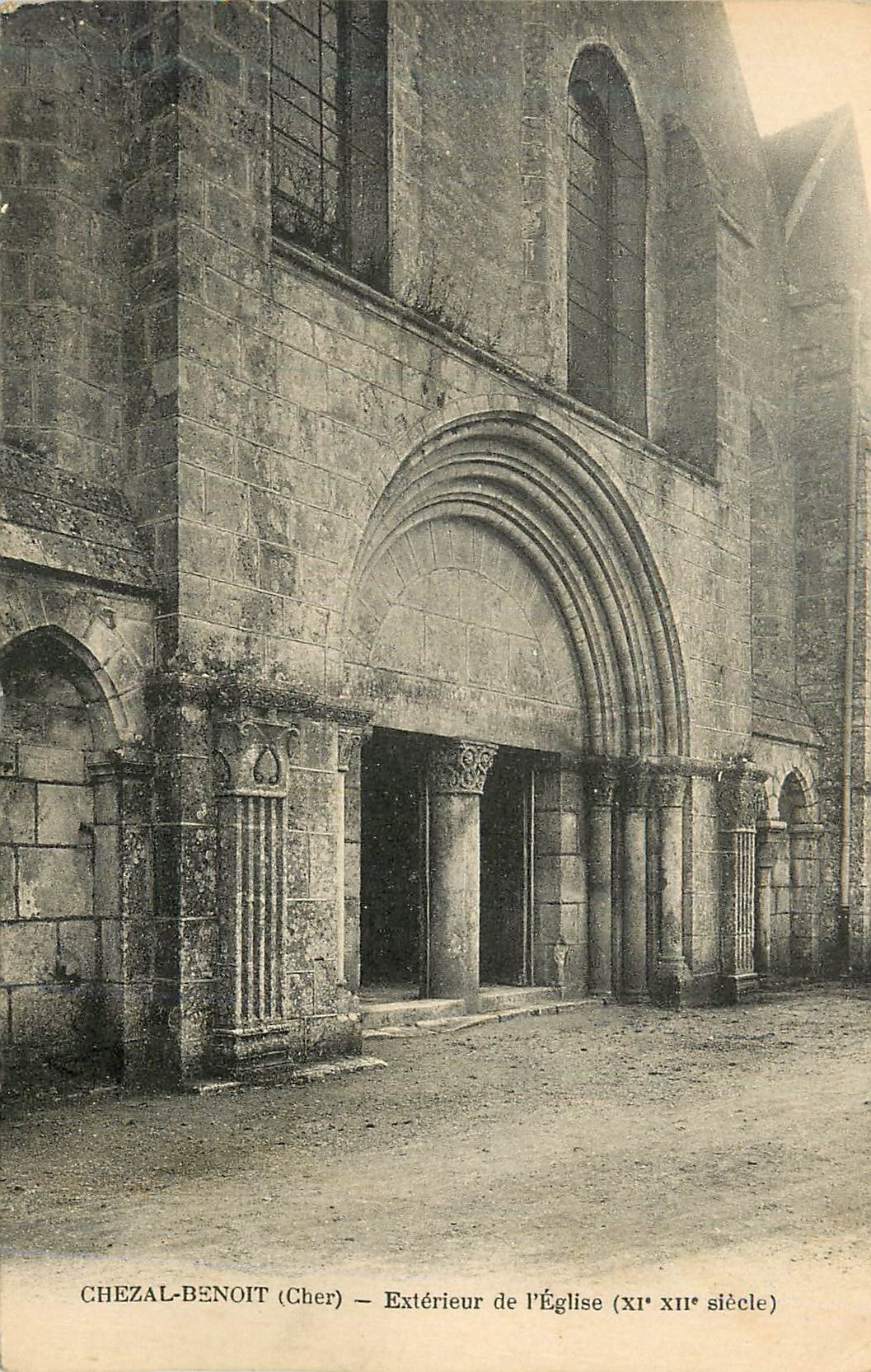Chezal-Benoit (Cher) — Exterieur de l'Église (XIe XIIe siècle)