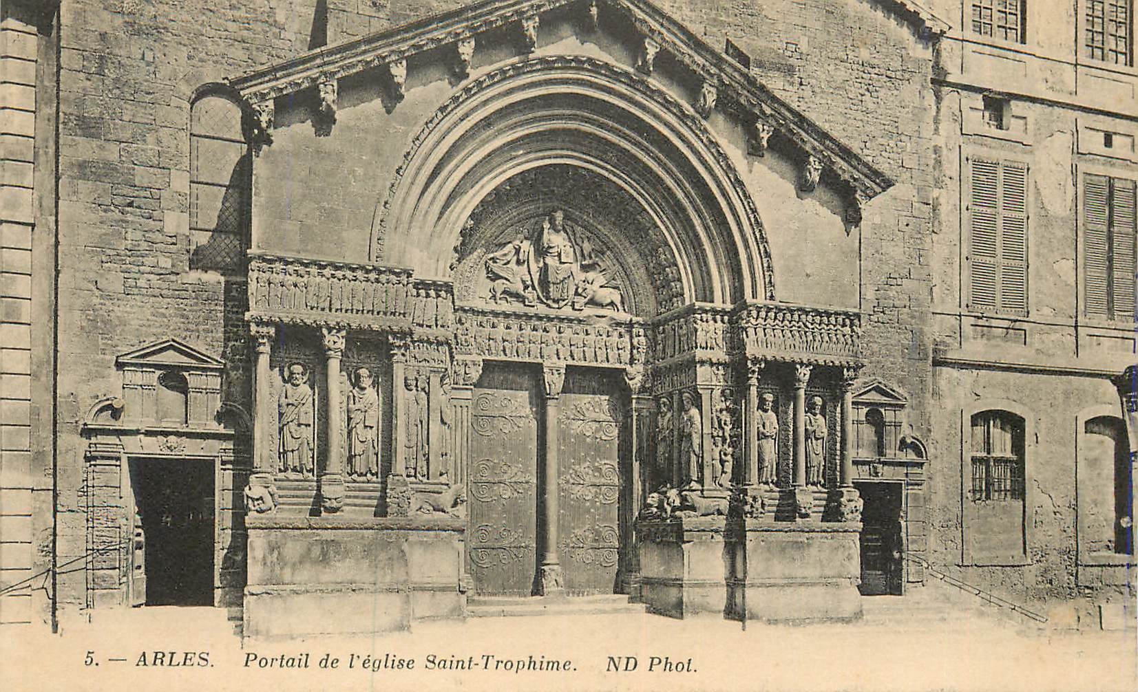Arles — Portal der Kirche Saint-Trophime — ND Phot.