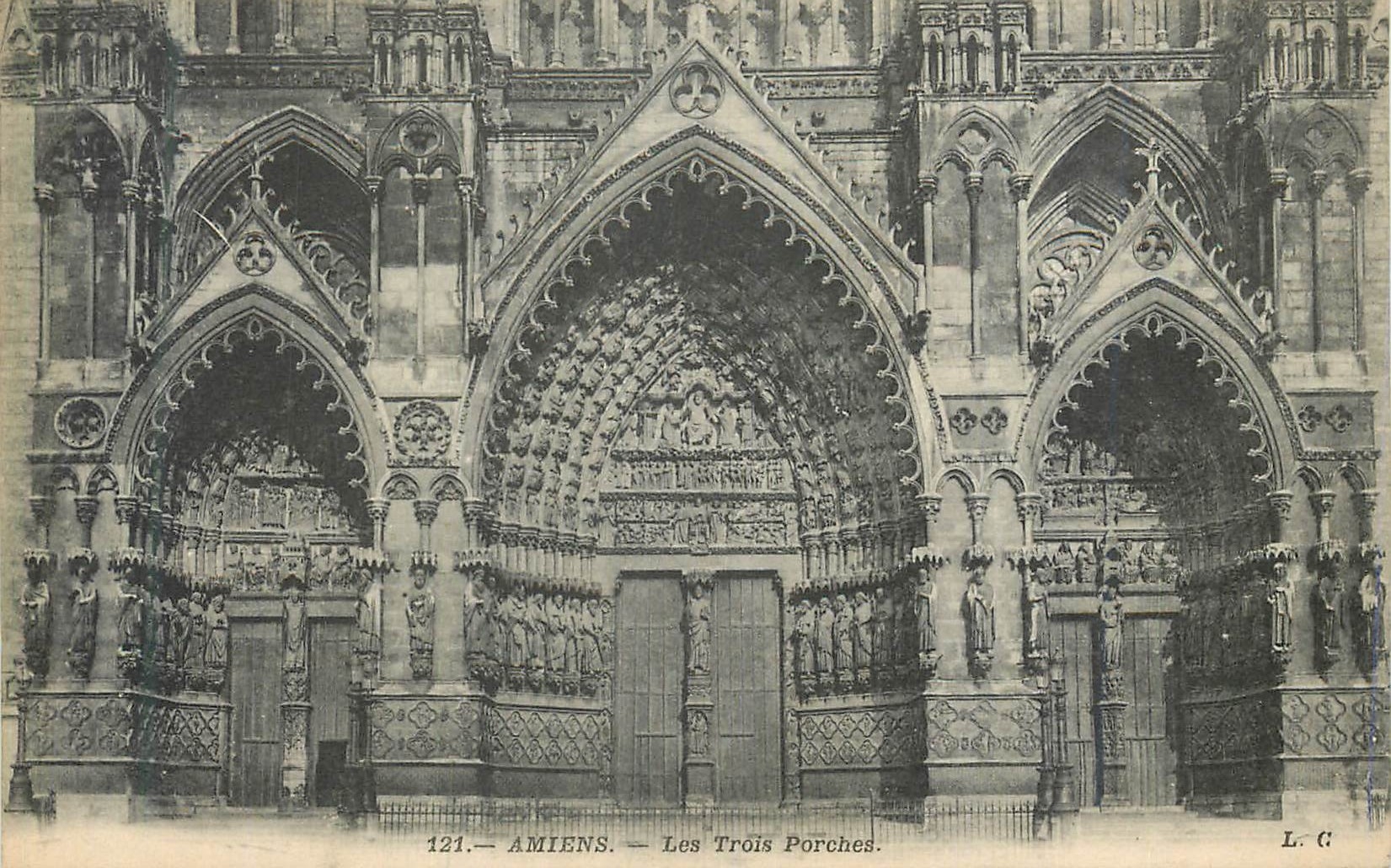 CPA 121 amiens les trois porches
