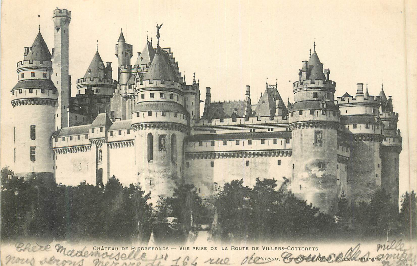 CPA Chateau de pierrefonds vue prise de la route de villers cotterets