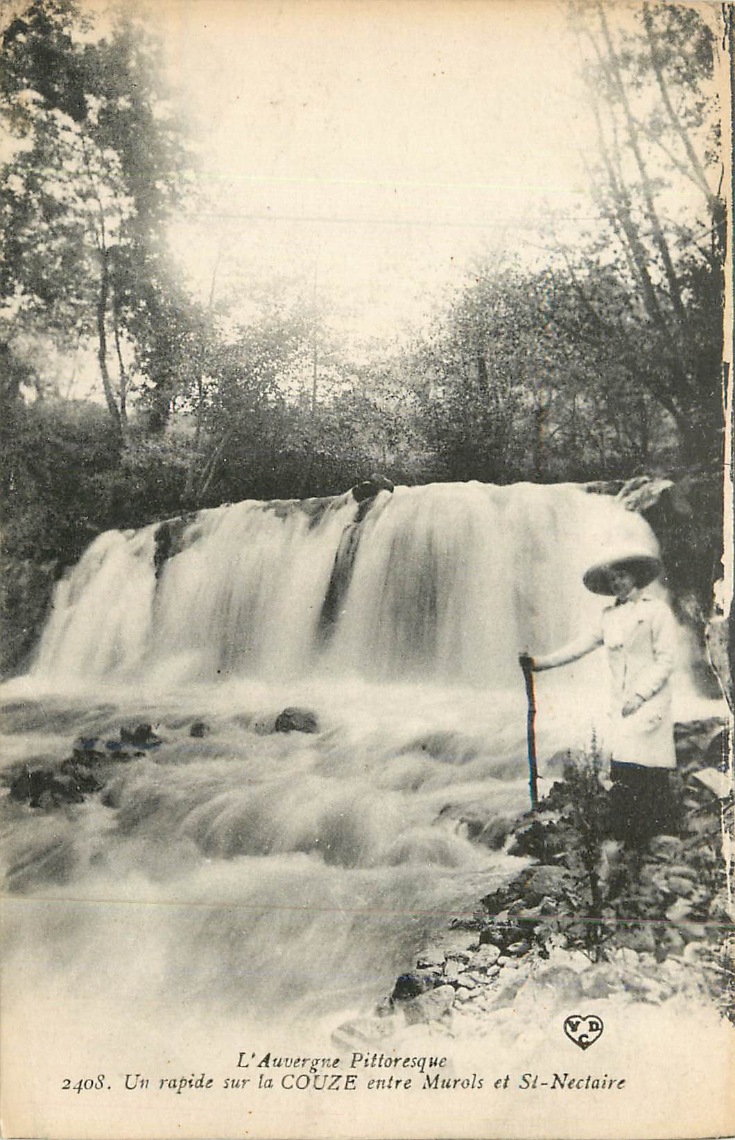 CPA L auvergne pittoresque 2408 un rapide sur la couze entre murols et st nectaire