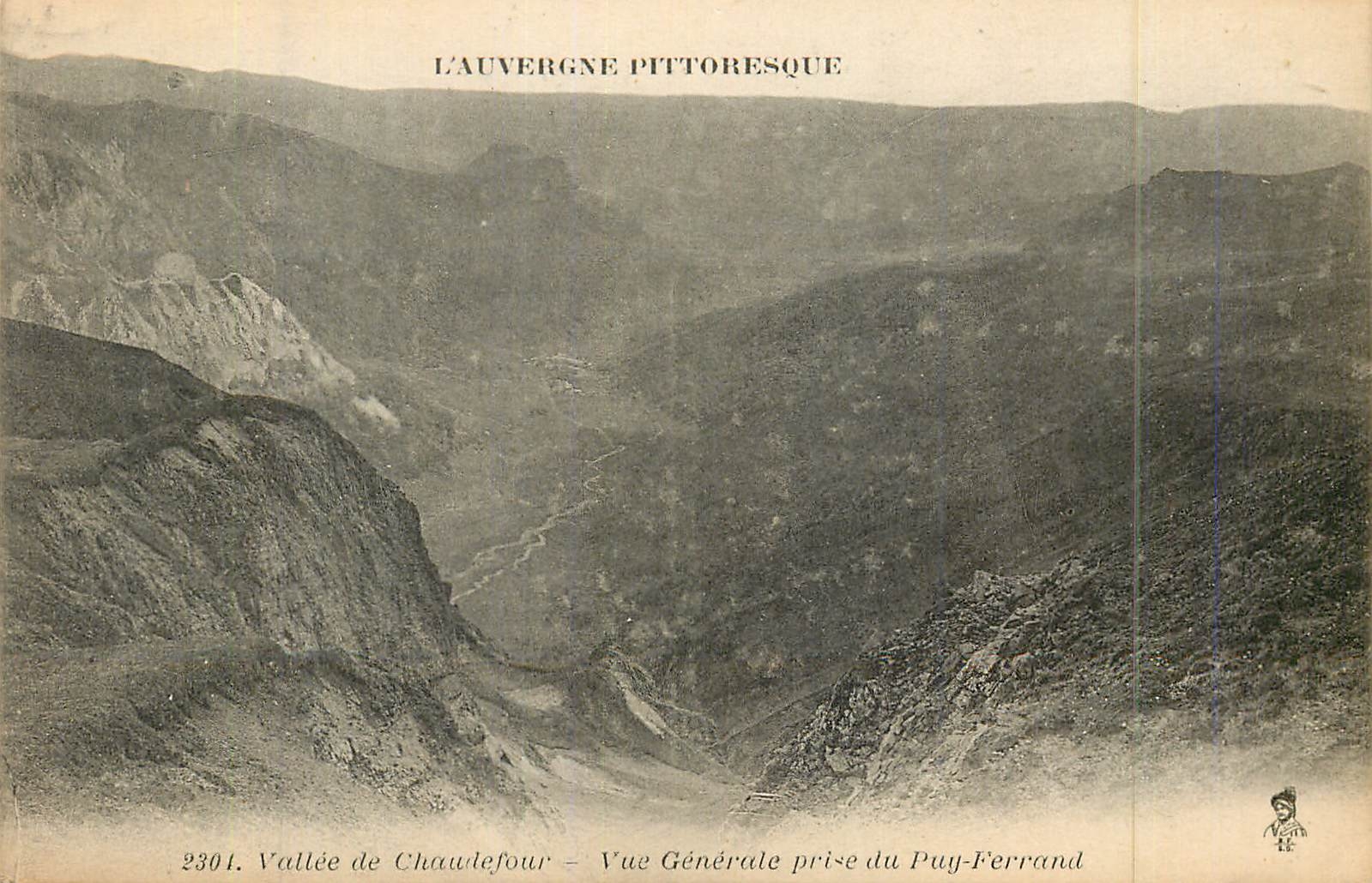 CPA L auvergne pittoresque 2301 vallee de chaudefour vue generale prise du puy ferrand