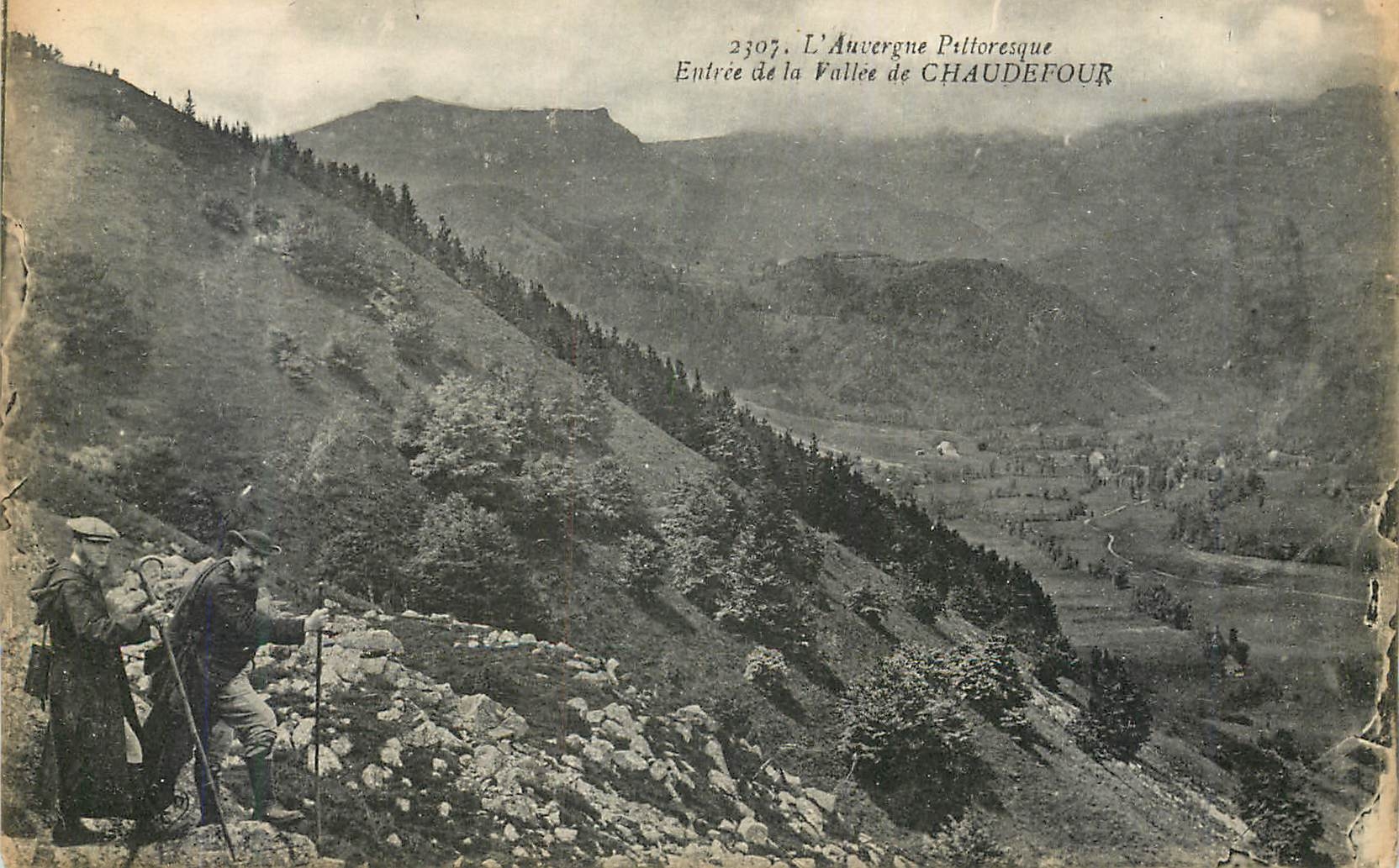 CPA 2301 l auvergne pittoresque entree de la vallee de chaudefour