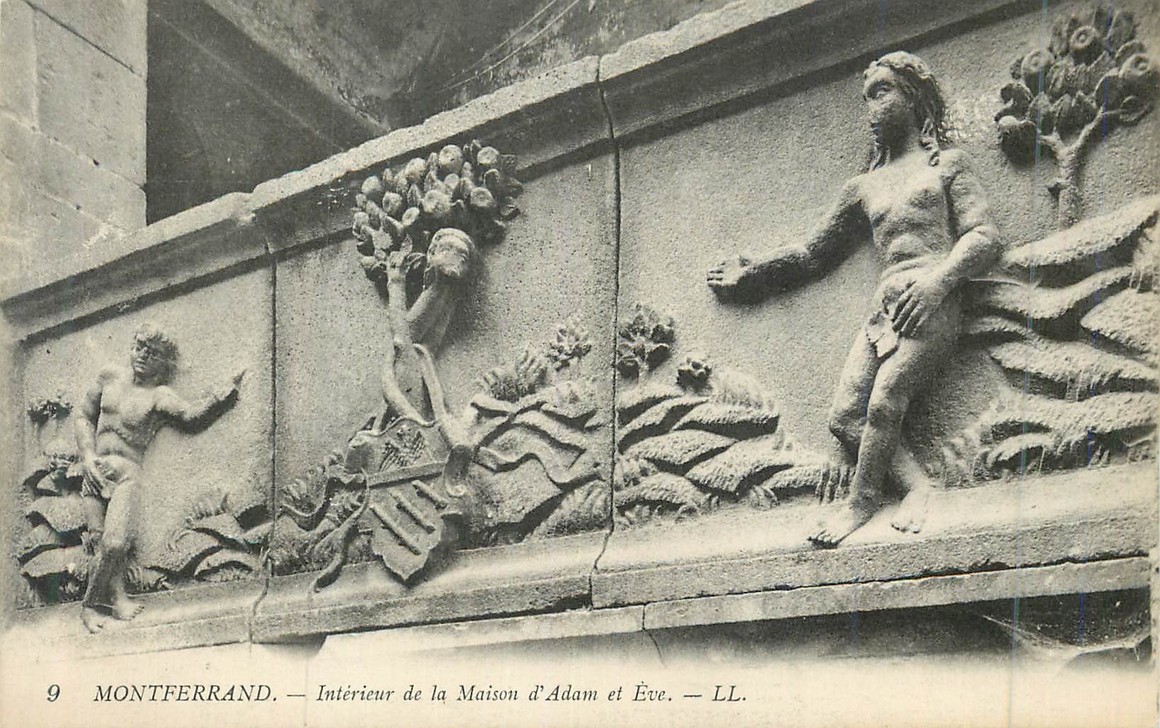 CPA 9 montferrand interieur de la maison d adam et eve
