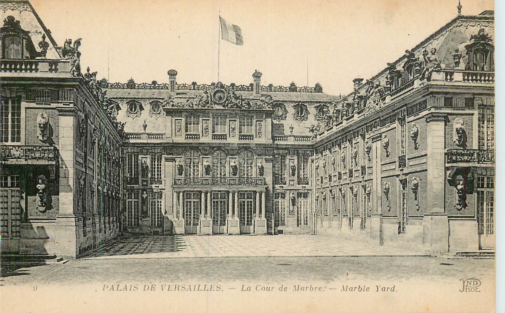 Palais de Versailles — La Cour de Marbre — Marble Yard — JND Hot.