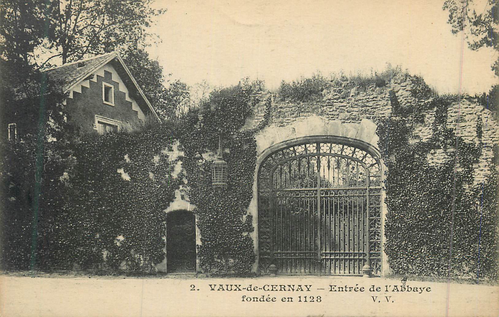 Vaux-de-Cernay — Entrée de l'Abbaye fondée en 1128 — V.V.
