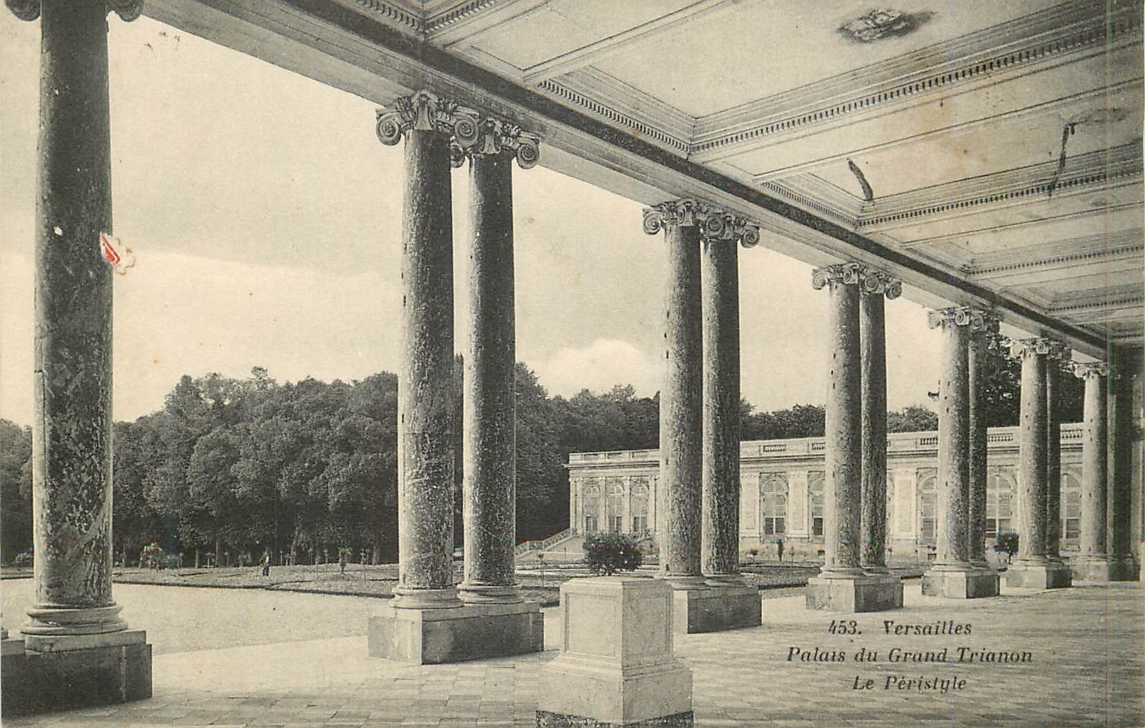 CPA 453 versailles palais du grand trianon le peristyle