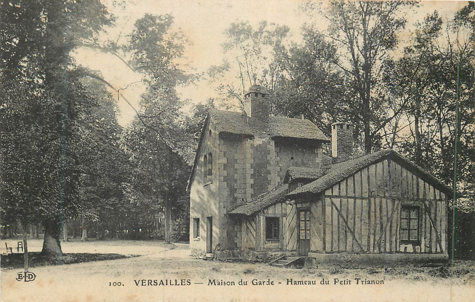 CPA 100 versailles maison du garde hameau du petit trianon