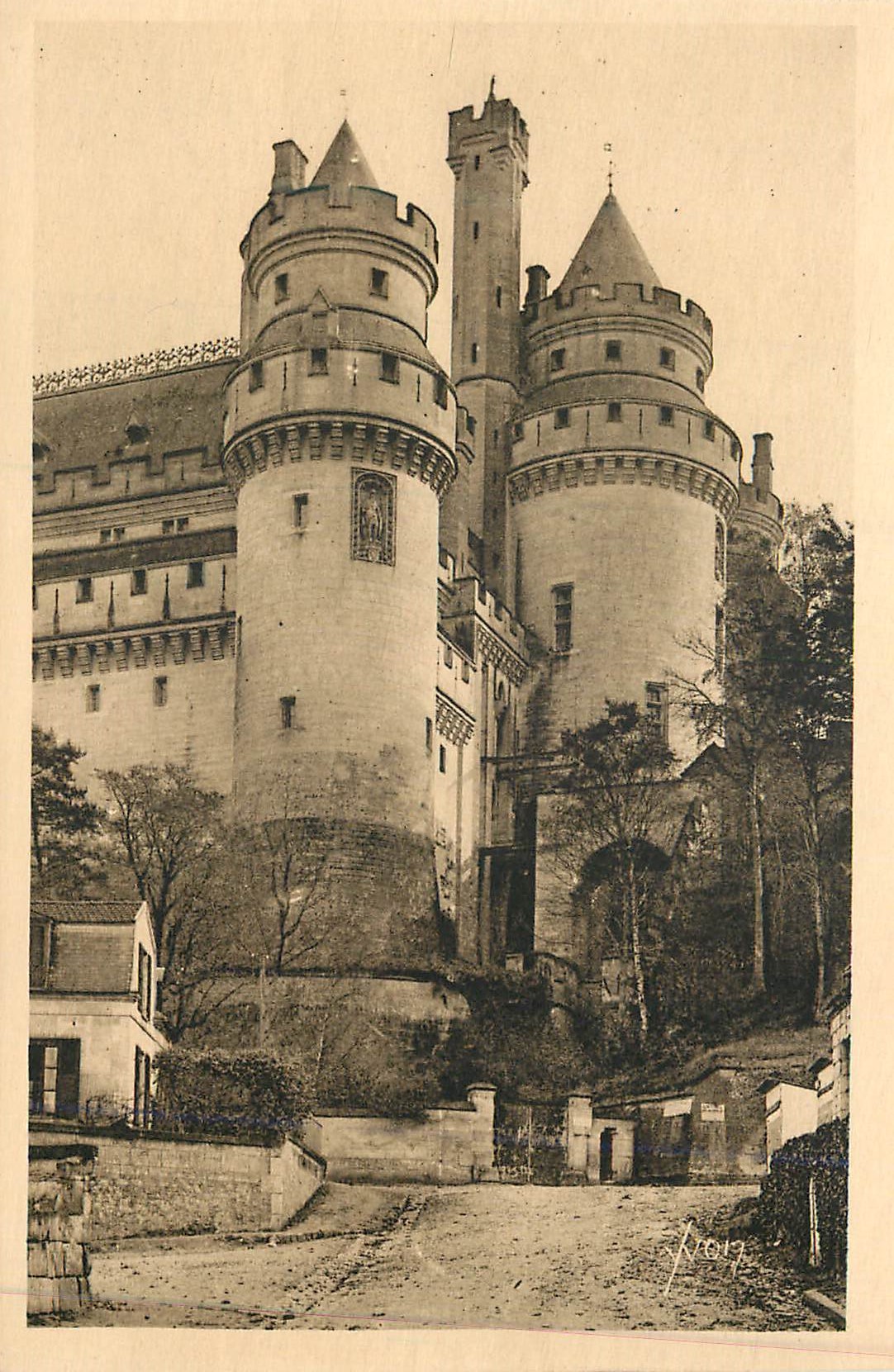 Château de Pierrefonds (Oise) — L'Arrivée au Château — Éditions d'Art Yvon