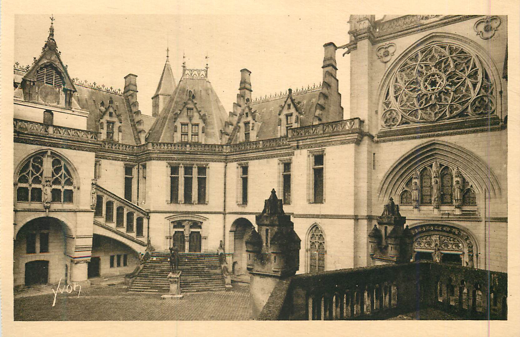 Schloss Pierrefonds (Oise) — Die Ehrenhof — Éditions d'Art Yvon