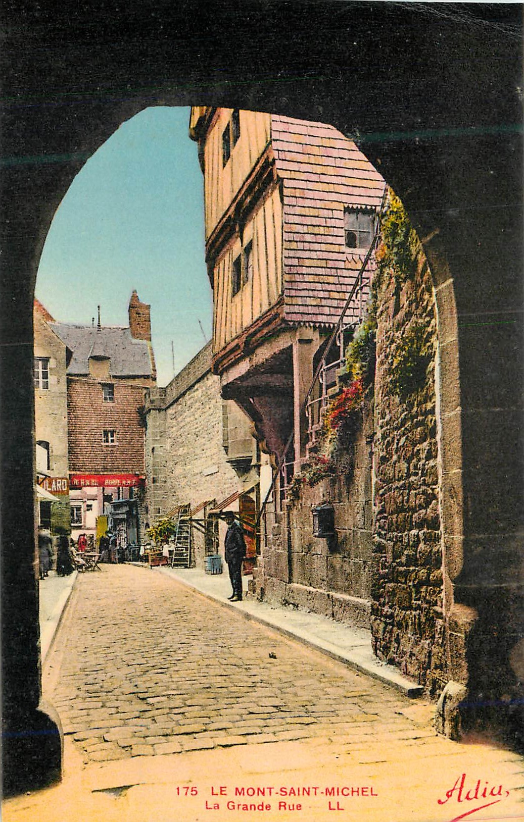 CPA 175 le mont saint michel la grande rue