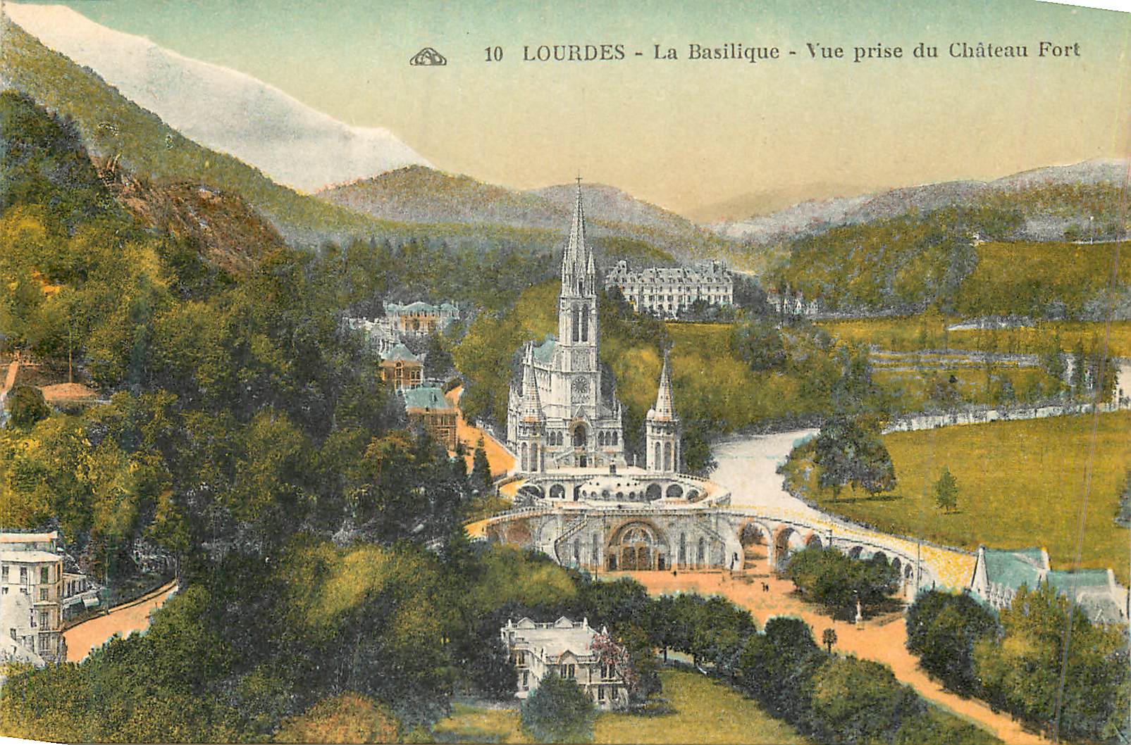 Lourdes - La Basilique - Vue prise du Château Fort