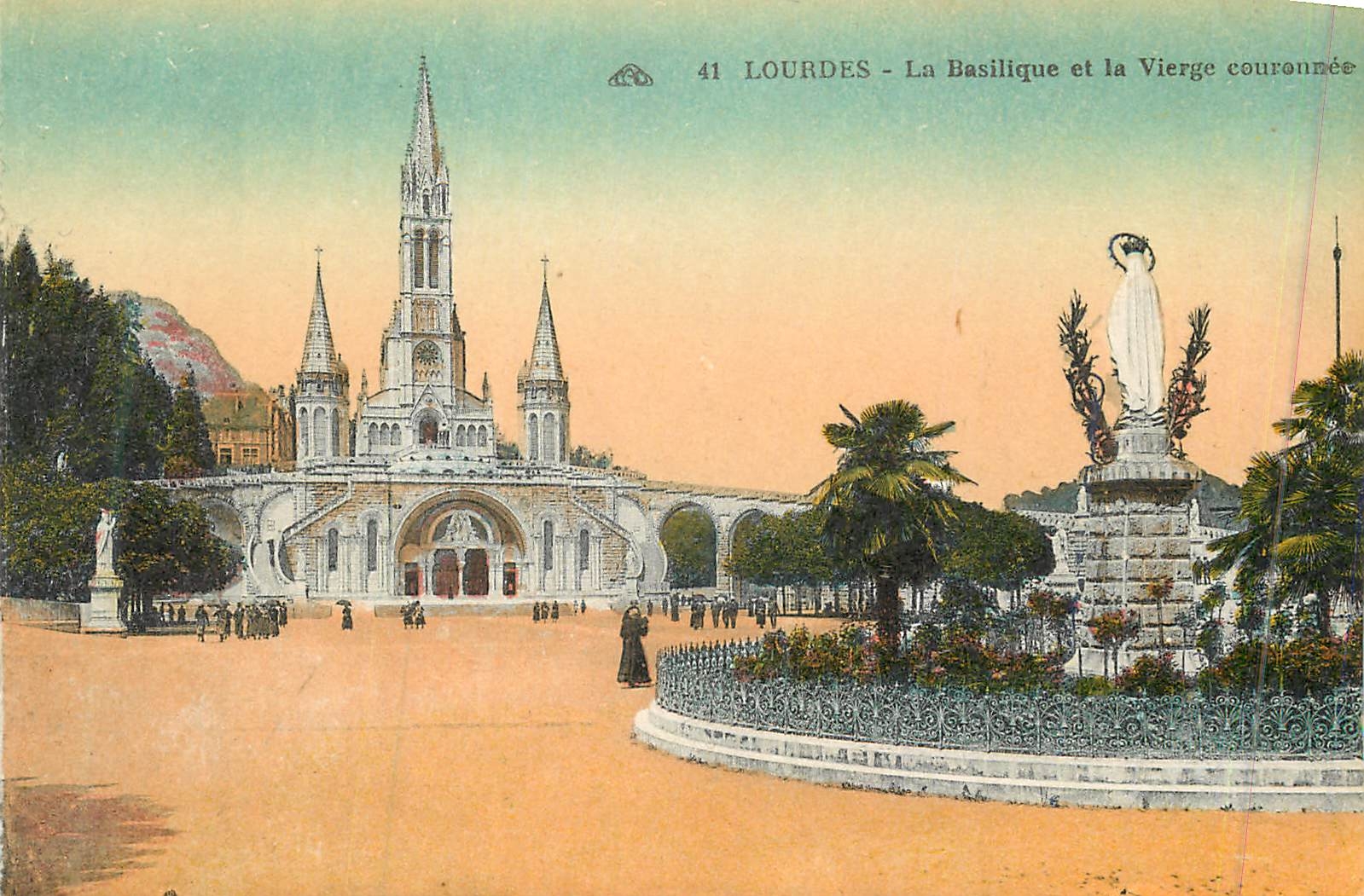 CPA 41 lourdes la basilique et la vierge couronnee