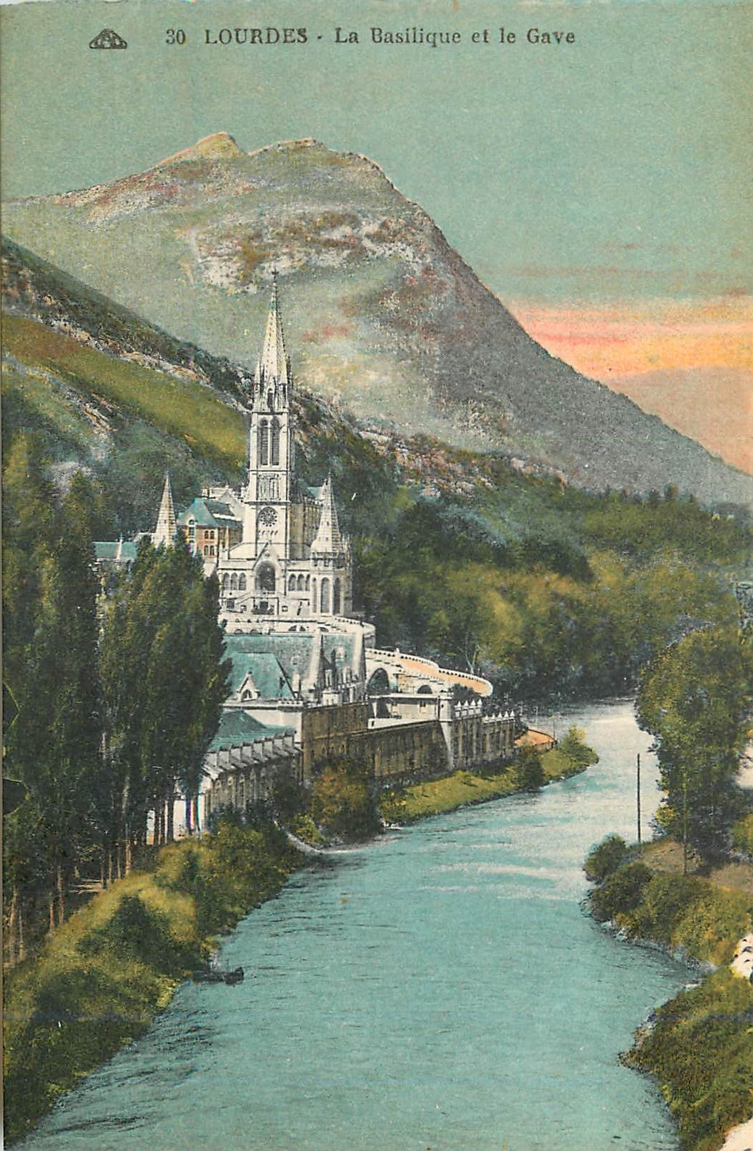 CPA 30 lourdes la basilique et le gave