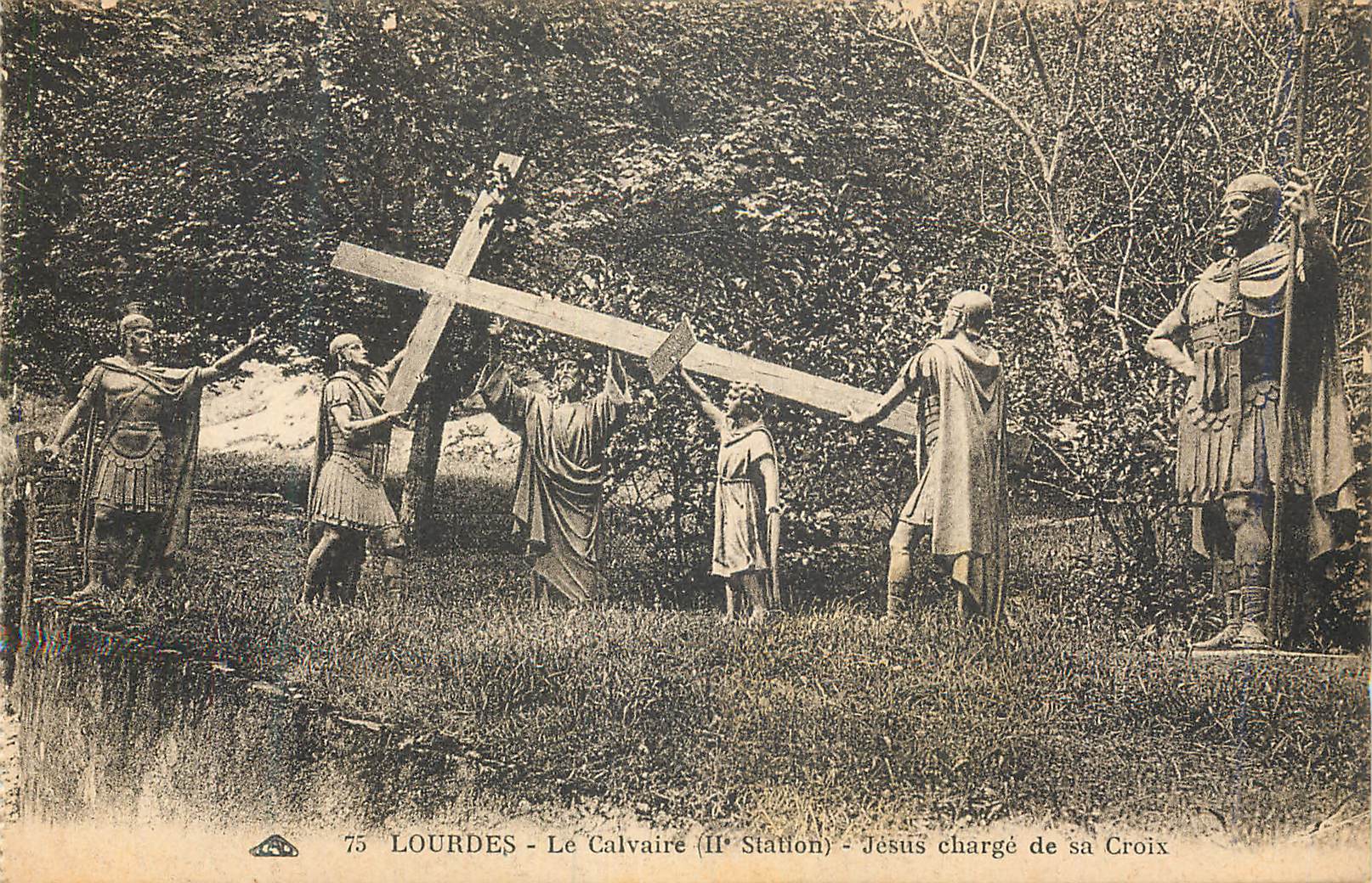 CPA 75 lourdes le calvaire(ii station) jesus charge de sa croix