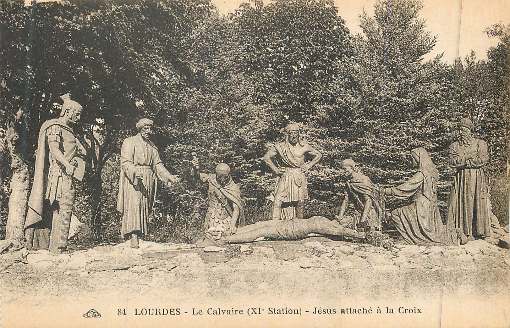 CPA 84 lourdes le calvaire(xi station) jesus attache a la croix