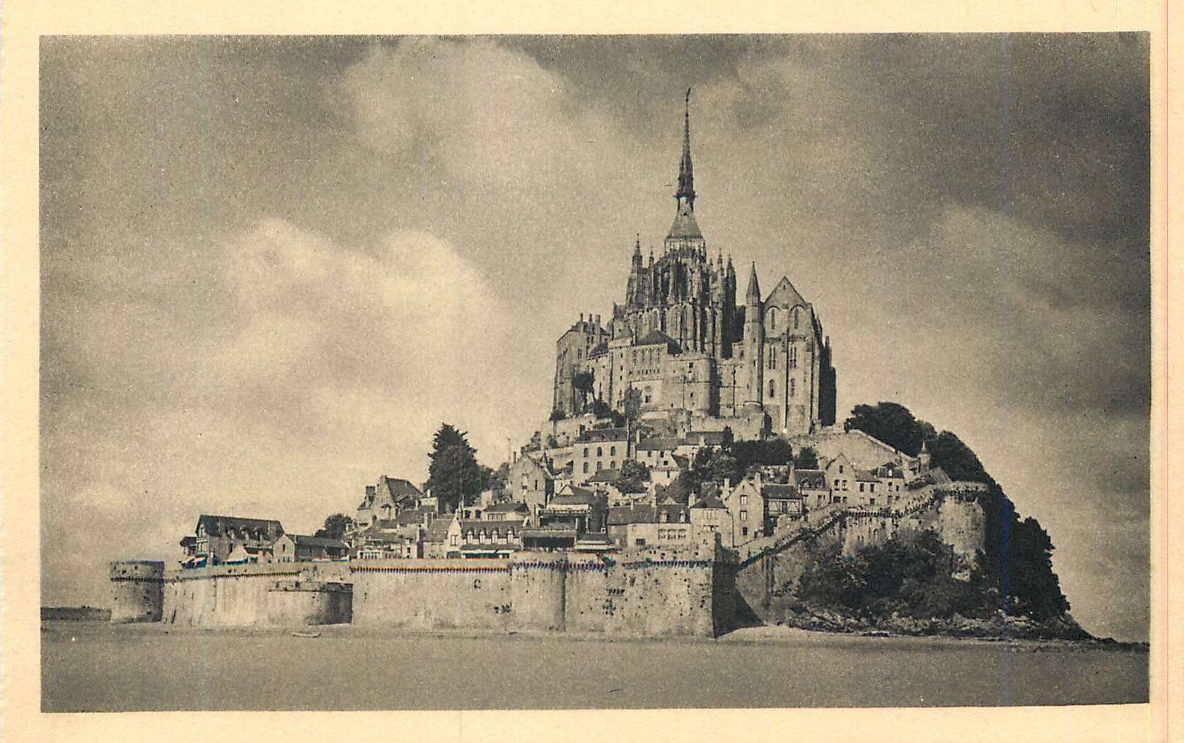 CPA 8 abbaye du mont st michel vue generale face est