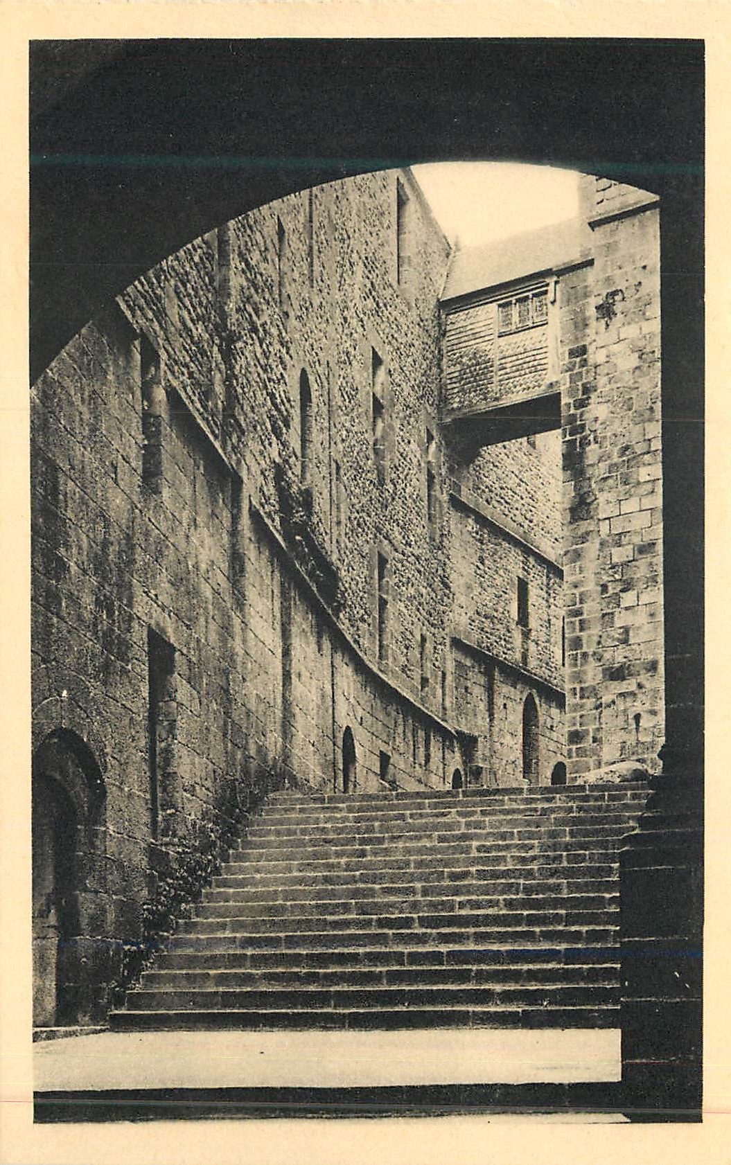 CPA 11 abbaye du mont st michel grand degre interieur