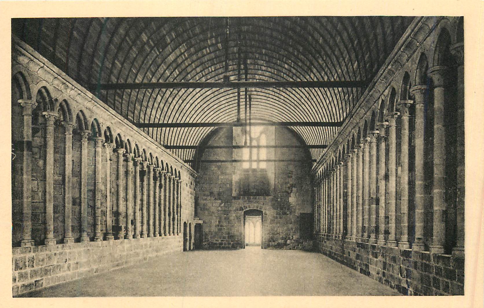 Abbaye du Mont-Saint-Michel — Réfectoire — Serv. Commercial Monuments Historiques, Paris