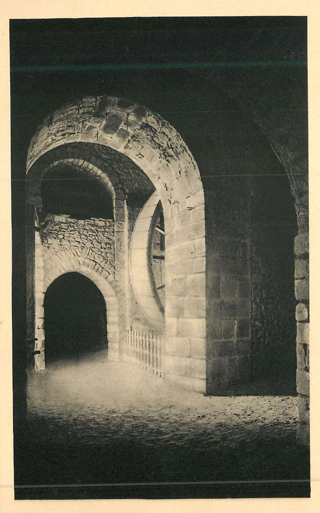 Abbaye du Mont-Saint-Michel — L'ancien Ossuaire — Serv. Commercial Monuments Historiques, Paris
