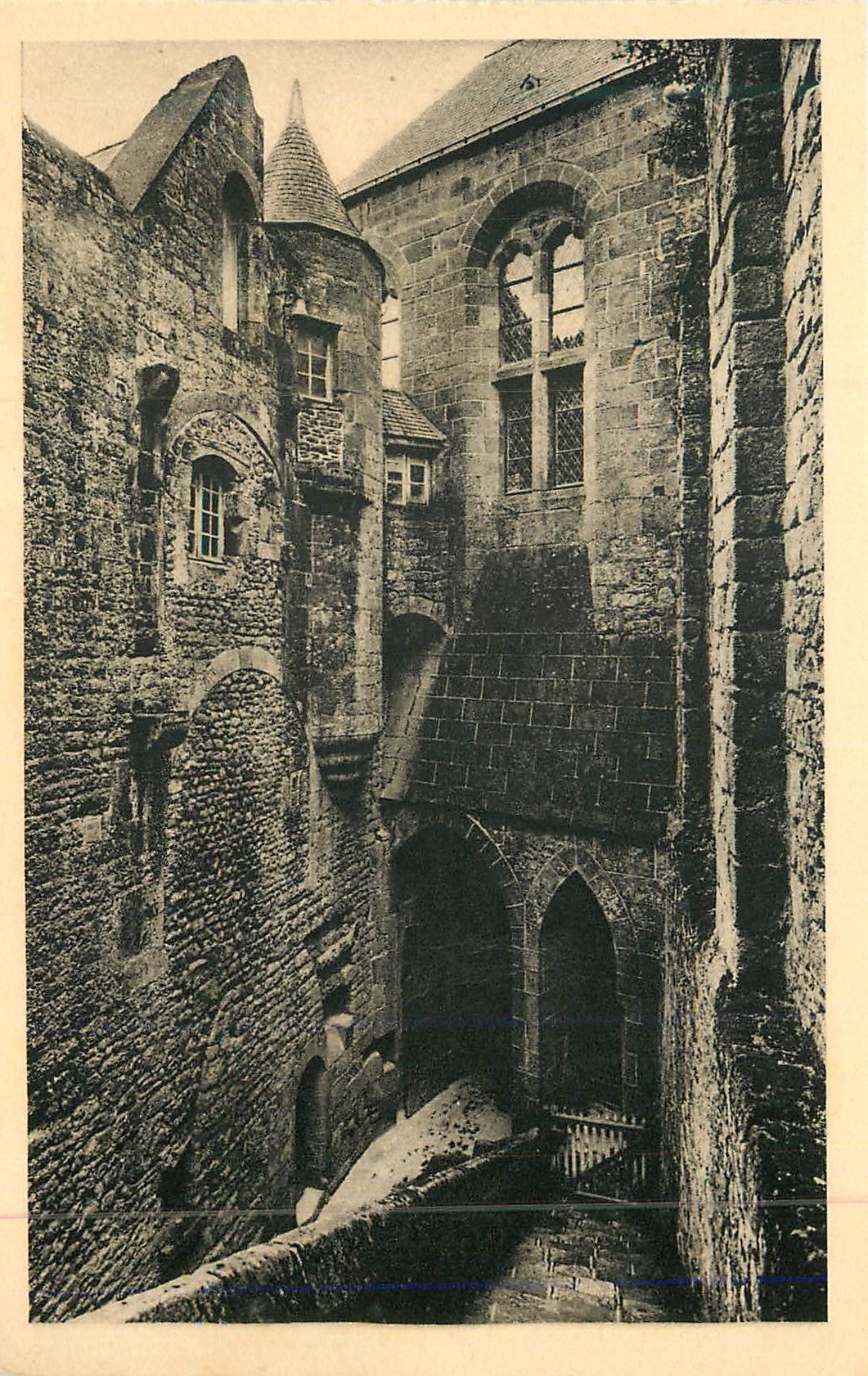 CPA 41 abbaye du mont st michel cour de la merveille