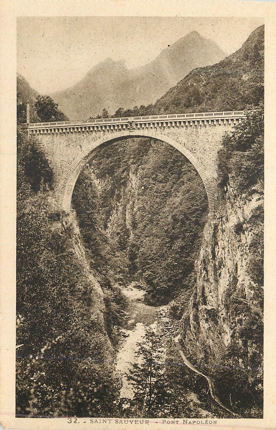 CPA 32 saint sauveur pont napolean