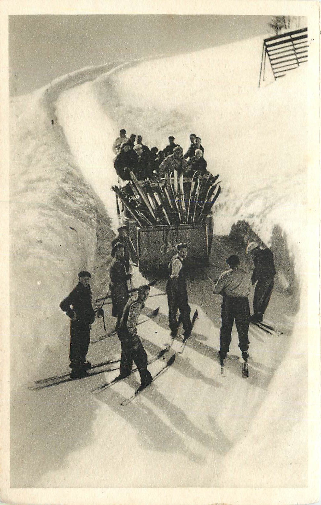 CPA La montee au grand ballon (htes vosges) alt 1425 metres(skiforing) Ski