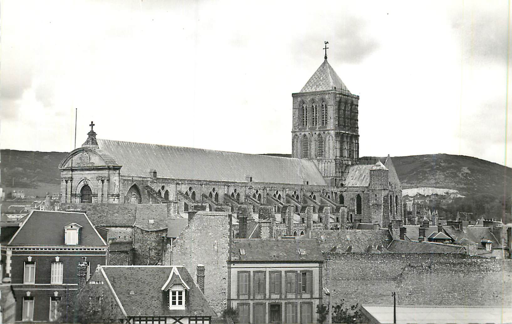 CPM Fecamp (seine maritime) abbatiale de la sainte trinite(xi et xiii siecle) facade sud