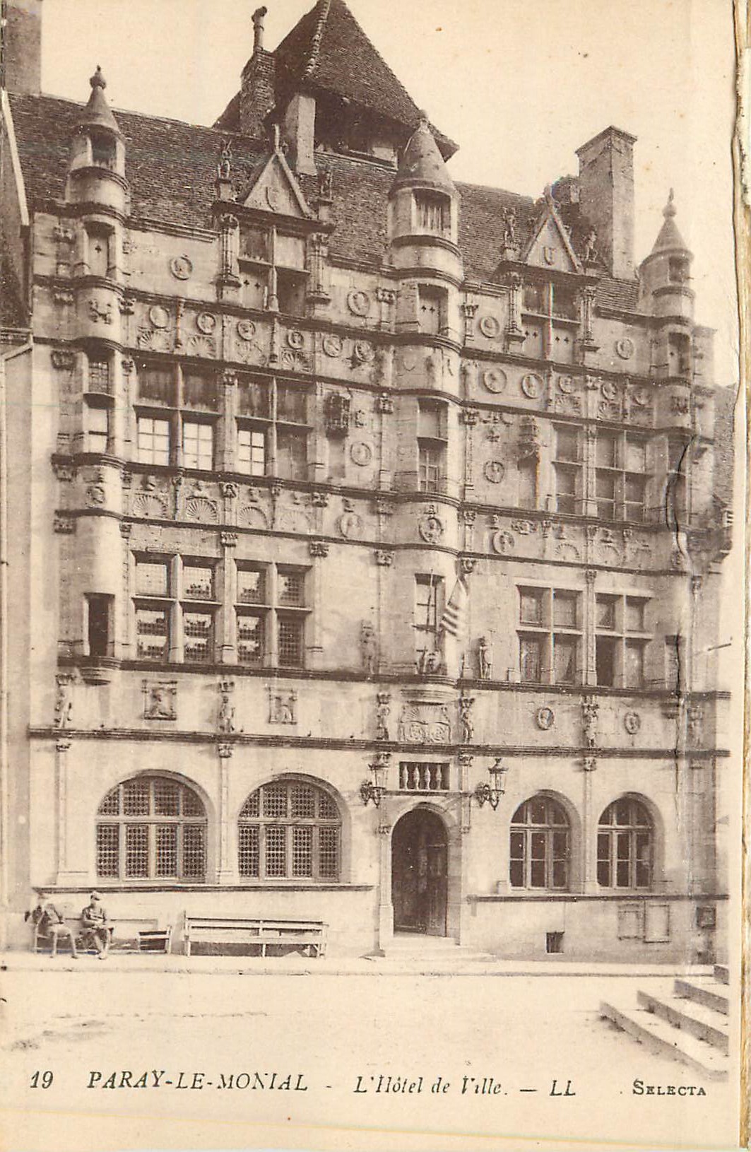 Paray-le-Monial — L'Hôtel de Ville — LL Selecta