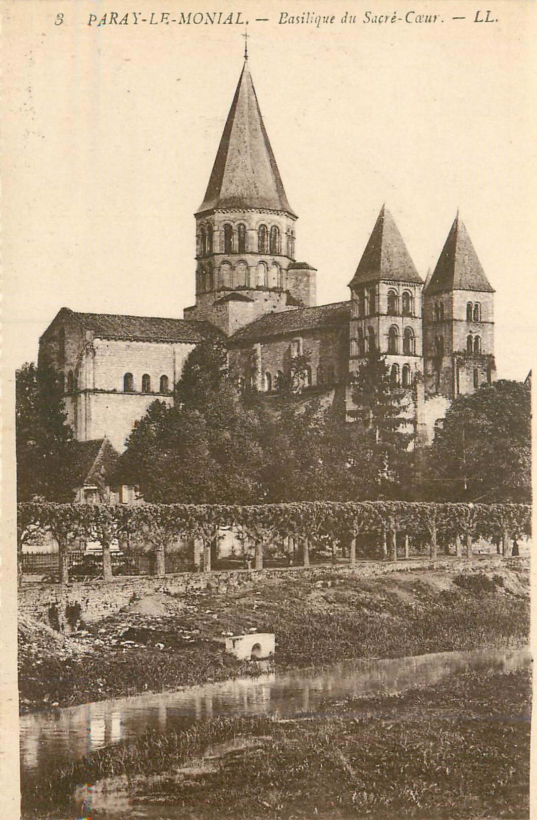 Paray-le-Monial — Basilique du Sacré-Cœur — LL.
