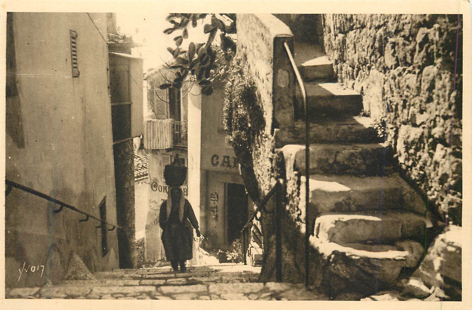 CPA La douce france 176 cote d azur eze(a m) une vieille rue du village