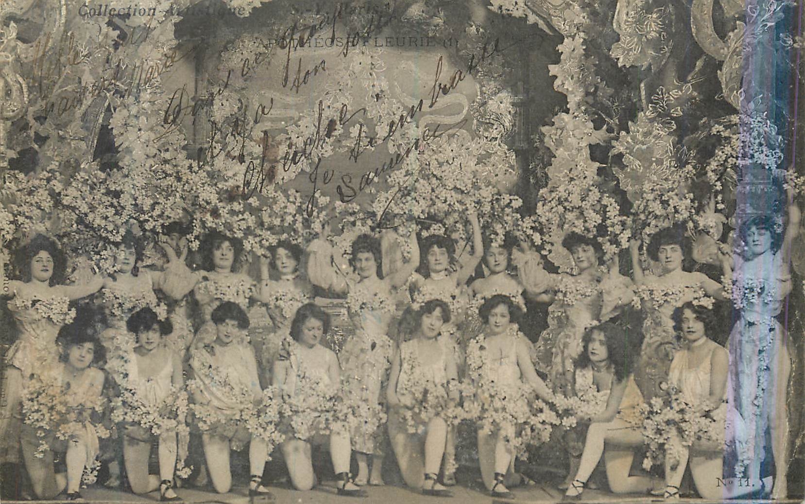 CPA Femmes Fleurs
