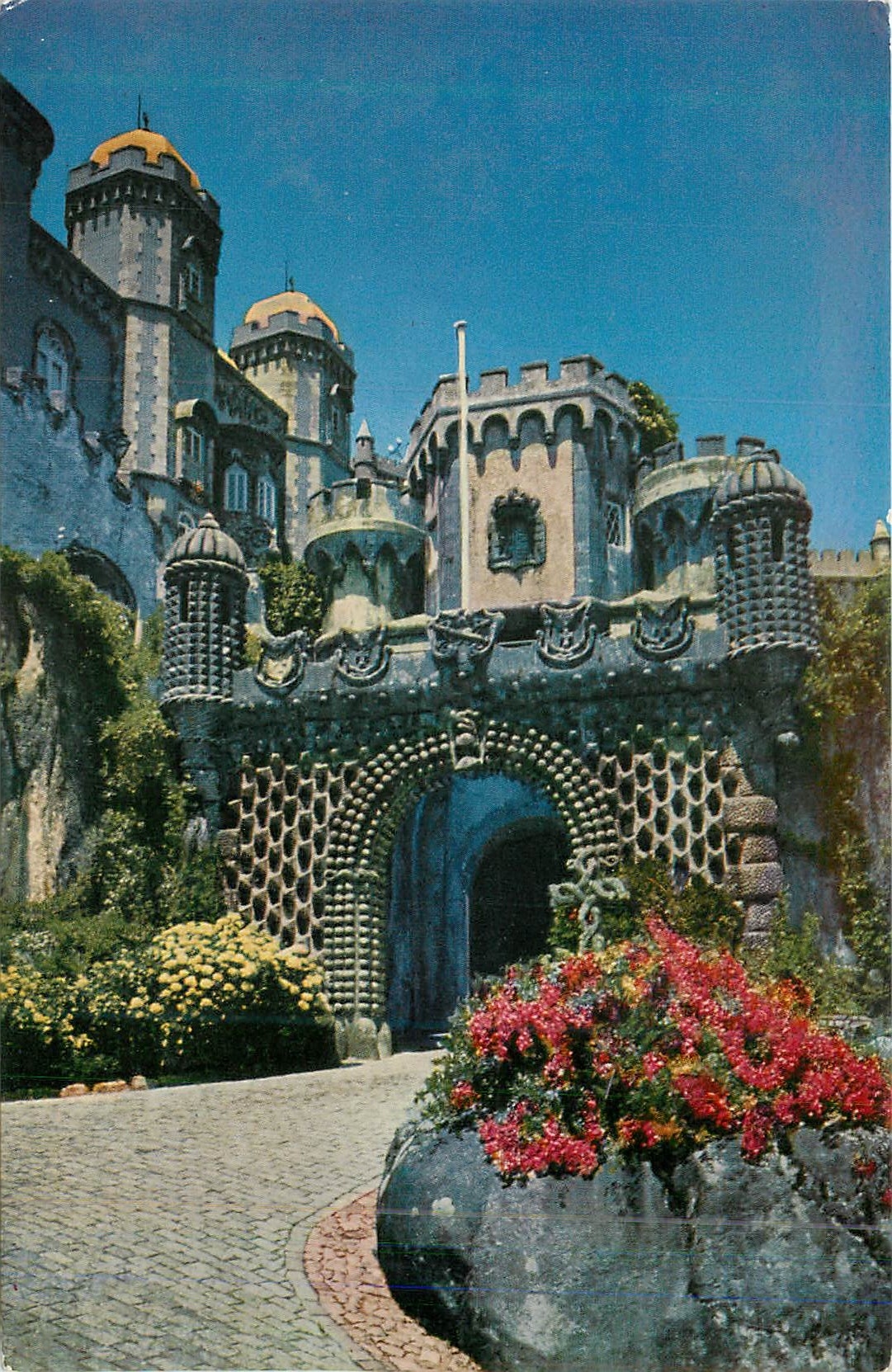 CPM Cores de Portugal Sintra l'Entree du Chateau de la Pena