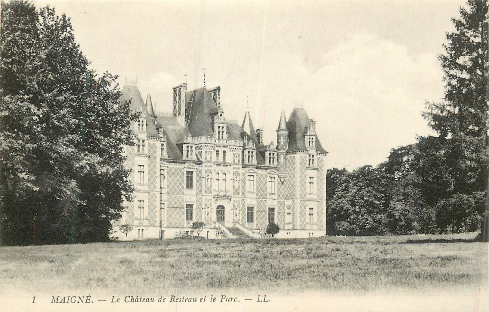 CPA Maigne Le Chateau de Resteau et le Parc