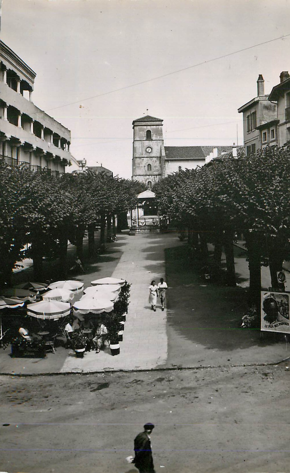 Hendaye — Place de la République — « Nos Belles Pyrénées »