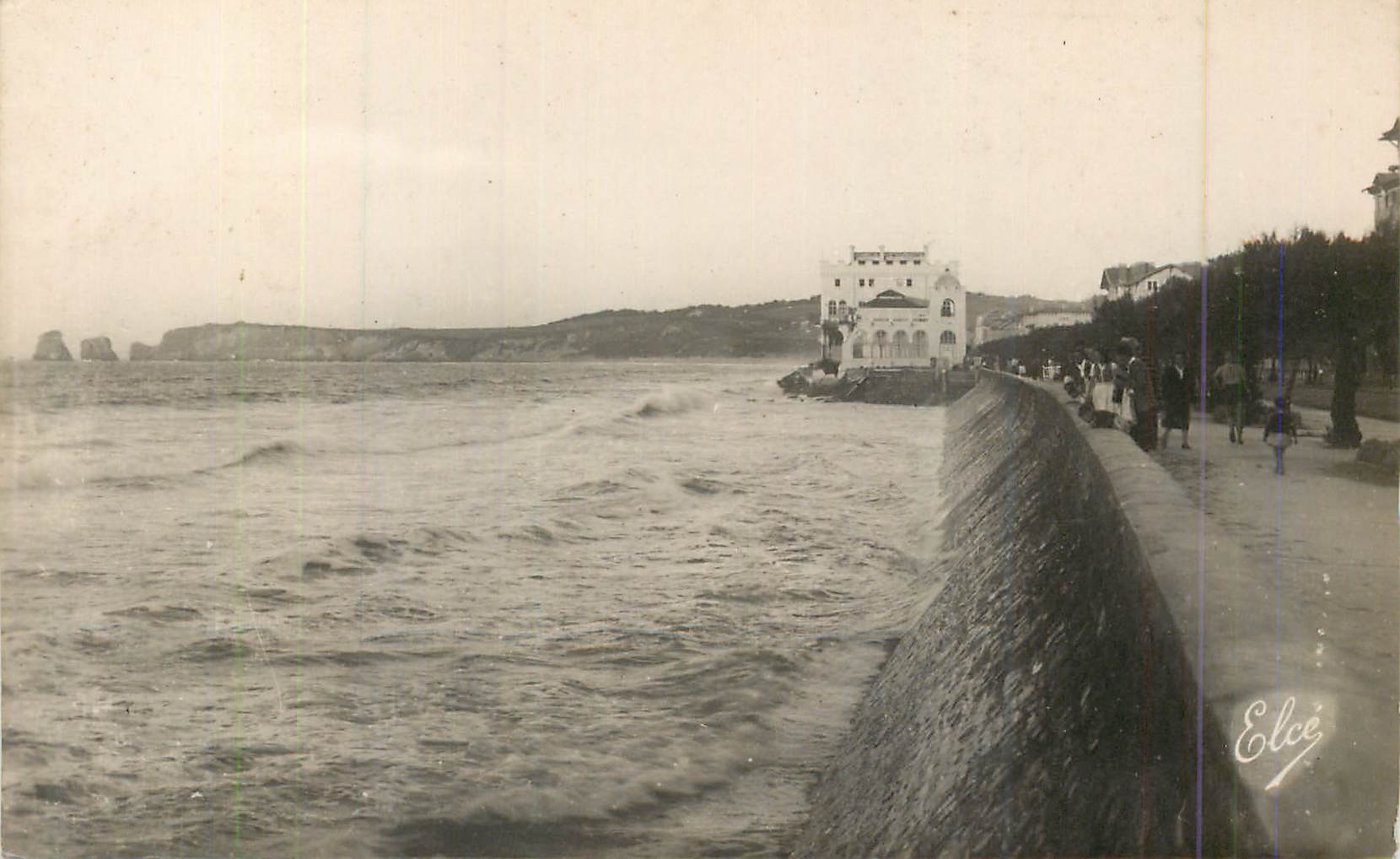 CPM Hendaye Plage (Basses Pyrenees) Les Deux Jumeaux La plage a maree haute