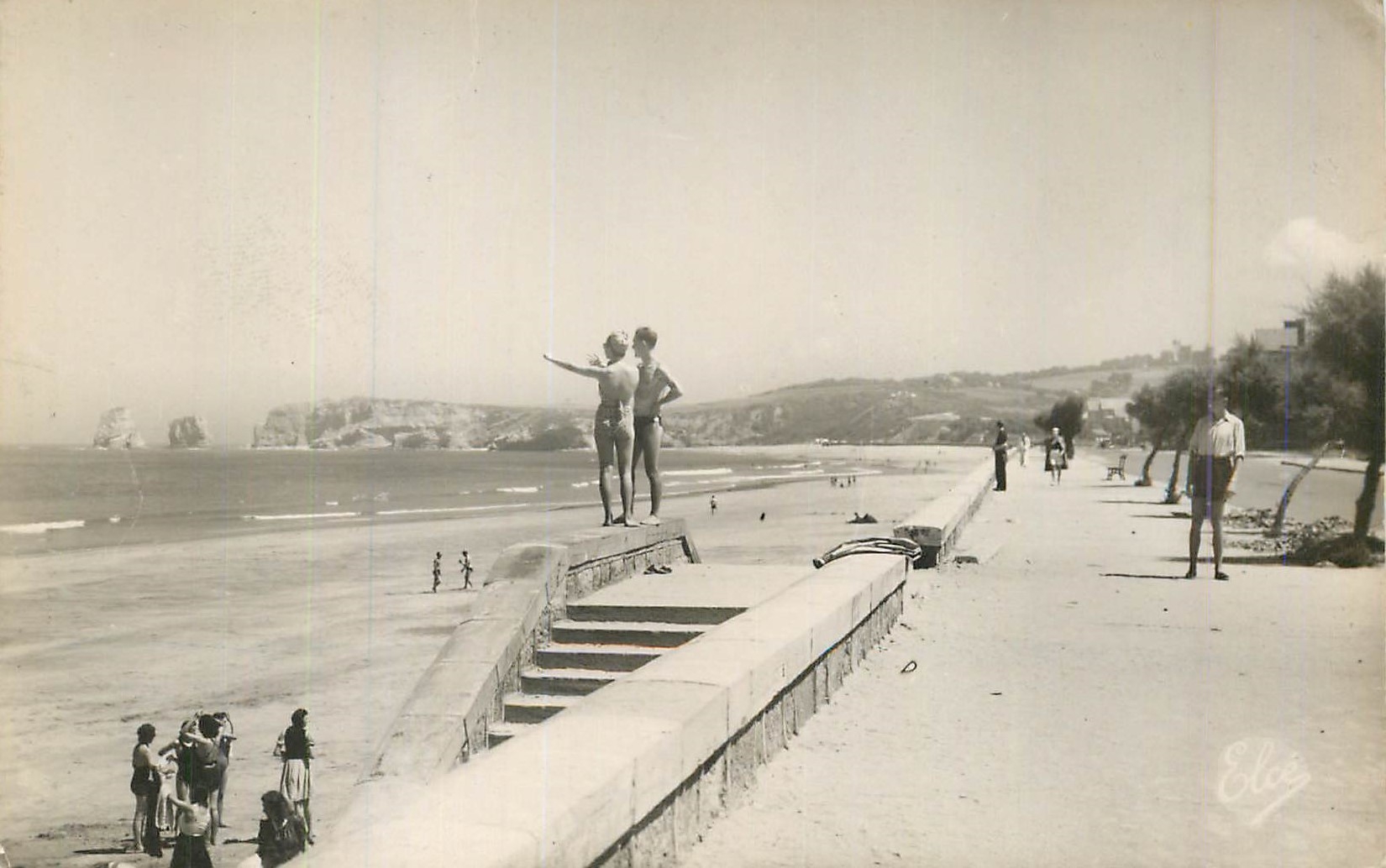 Hendaye-Plage (Basses-Pyrénées) — La Grande Plage et les deux Jumeaux — Éditeur Victor Hugo, 1562