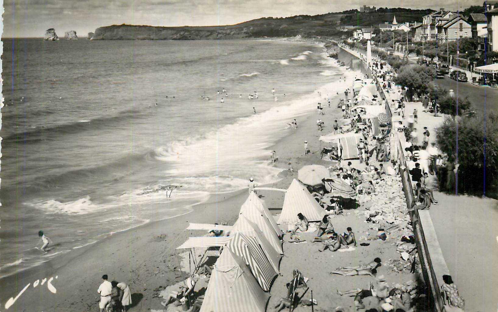 CPM Hendaye (B P) La Plage Les Deux Jumeaux