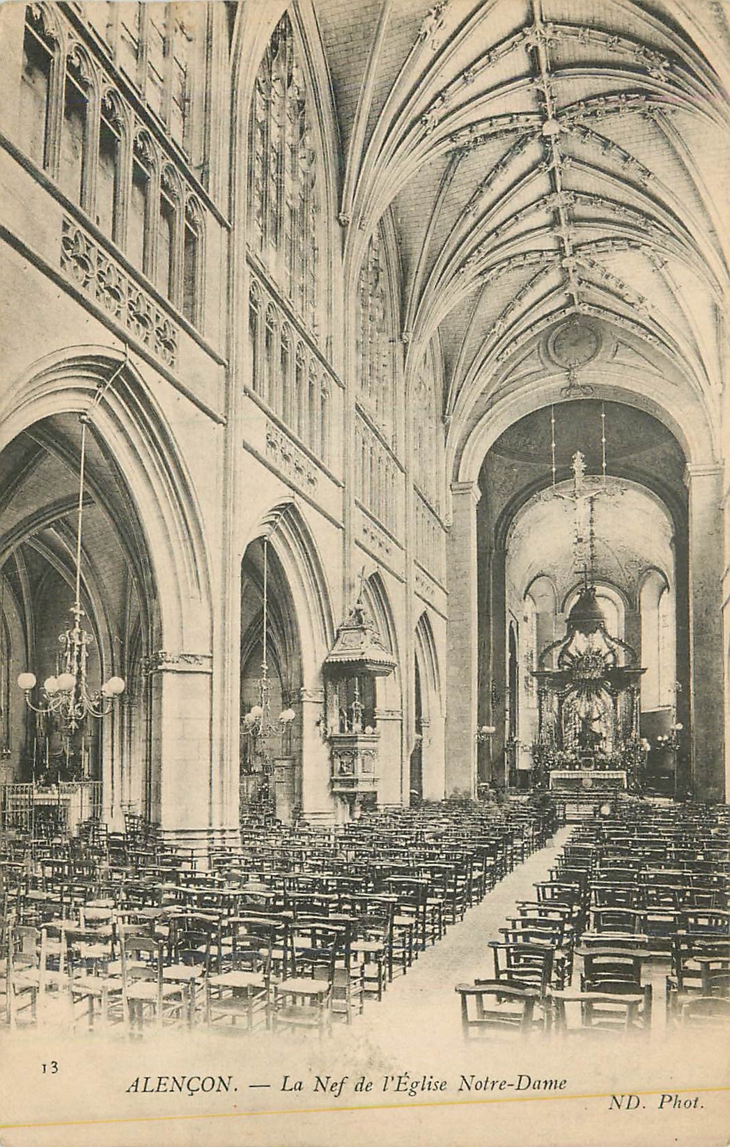 CPA Alencon La Nef de L'Eglise Notre Dame