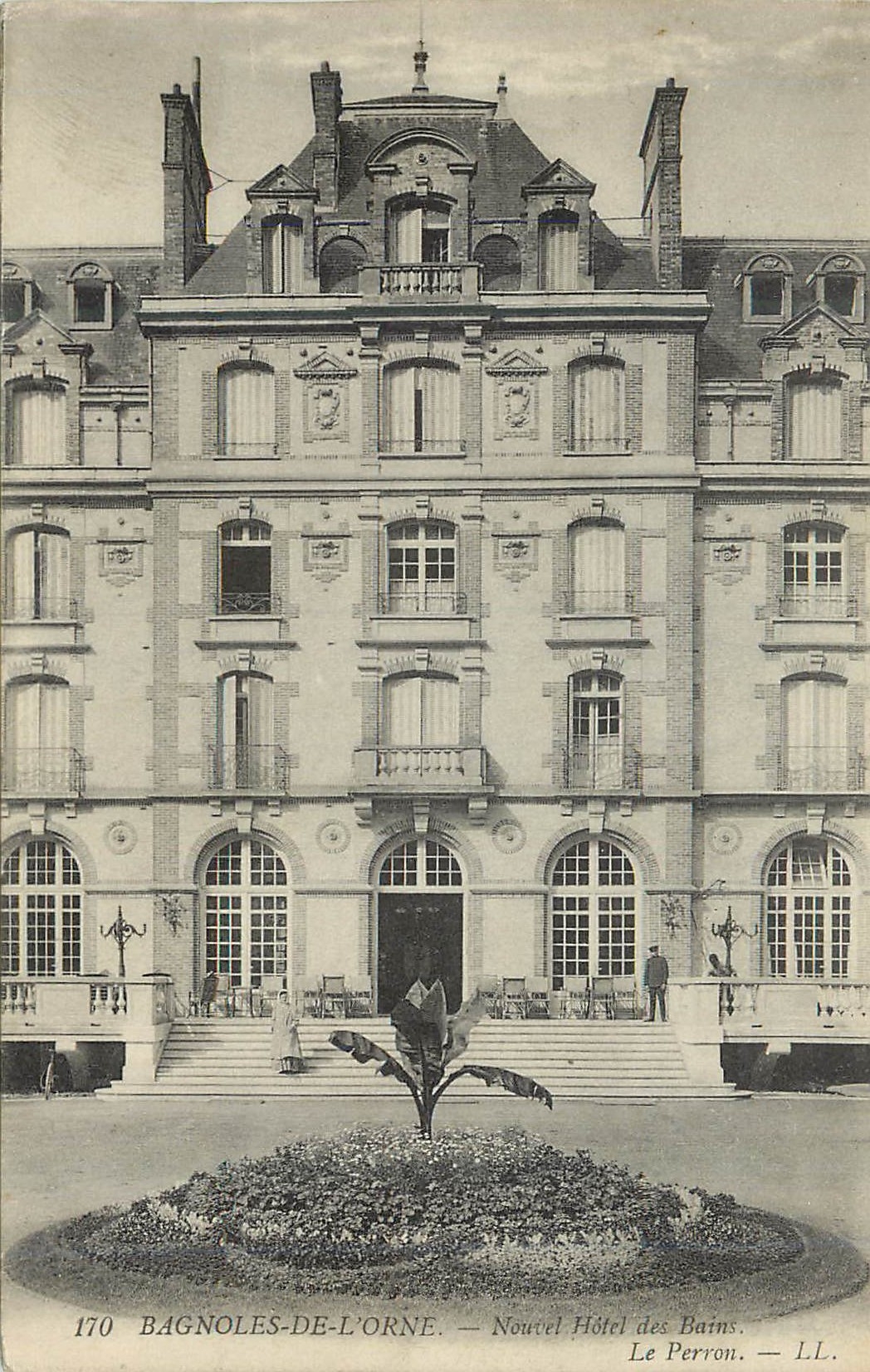 CPA Bagnoles de L'Orne Nouvel Hotel des Bains Le Perron