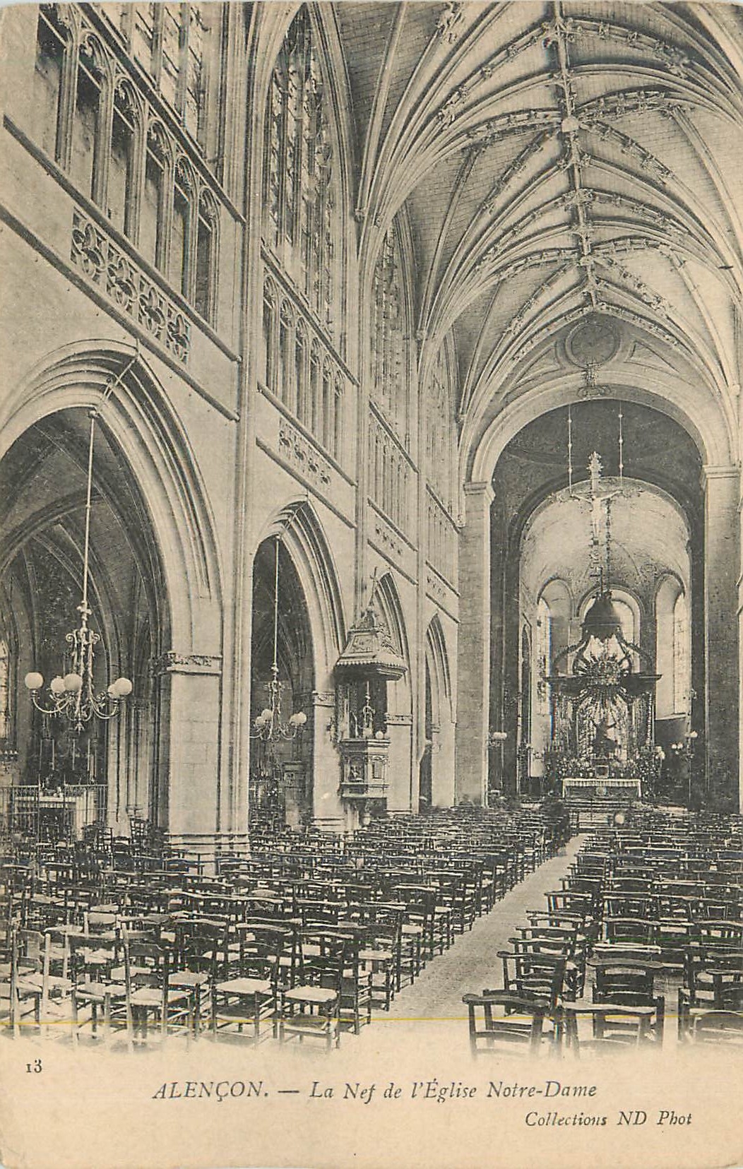 CPA Alencon La Nef de l'Eglise Notre Dame