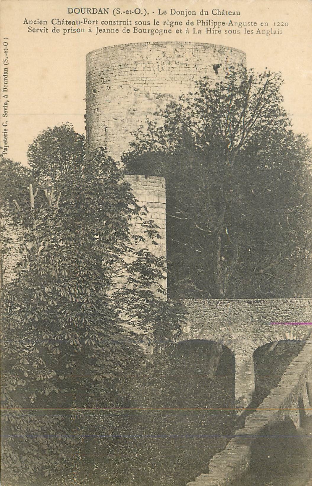 CPA Dourdan (S et O) Le Donjon du Chateau