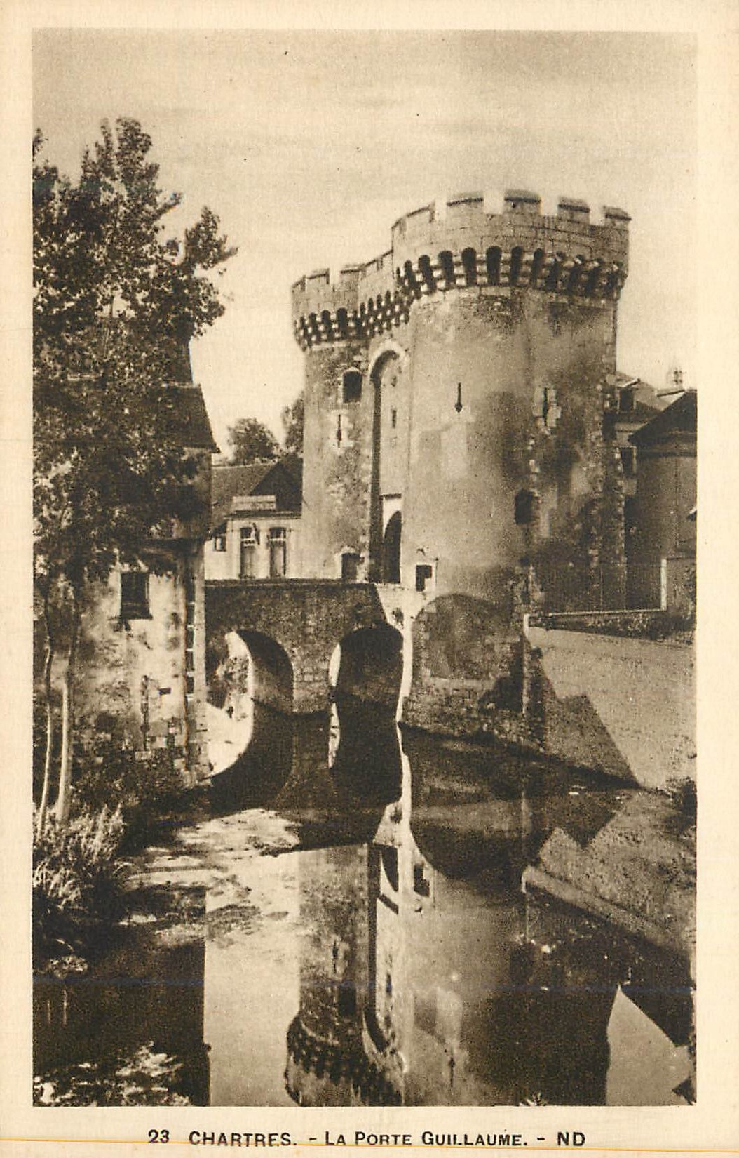 CPA Chartes La Porte Guillaume