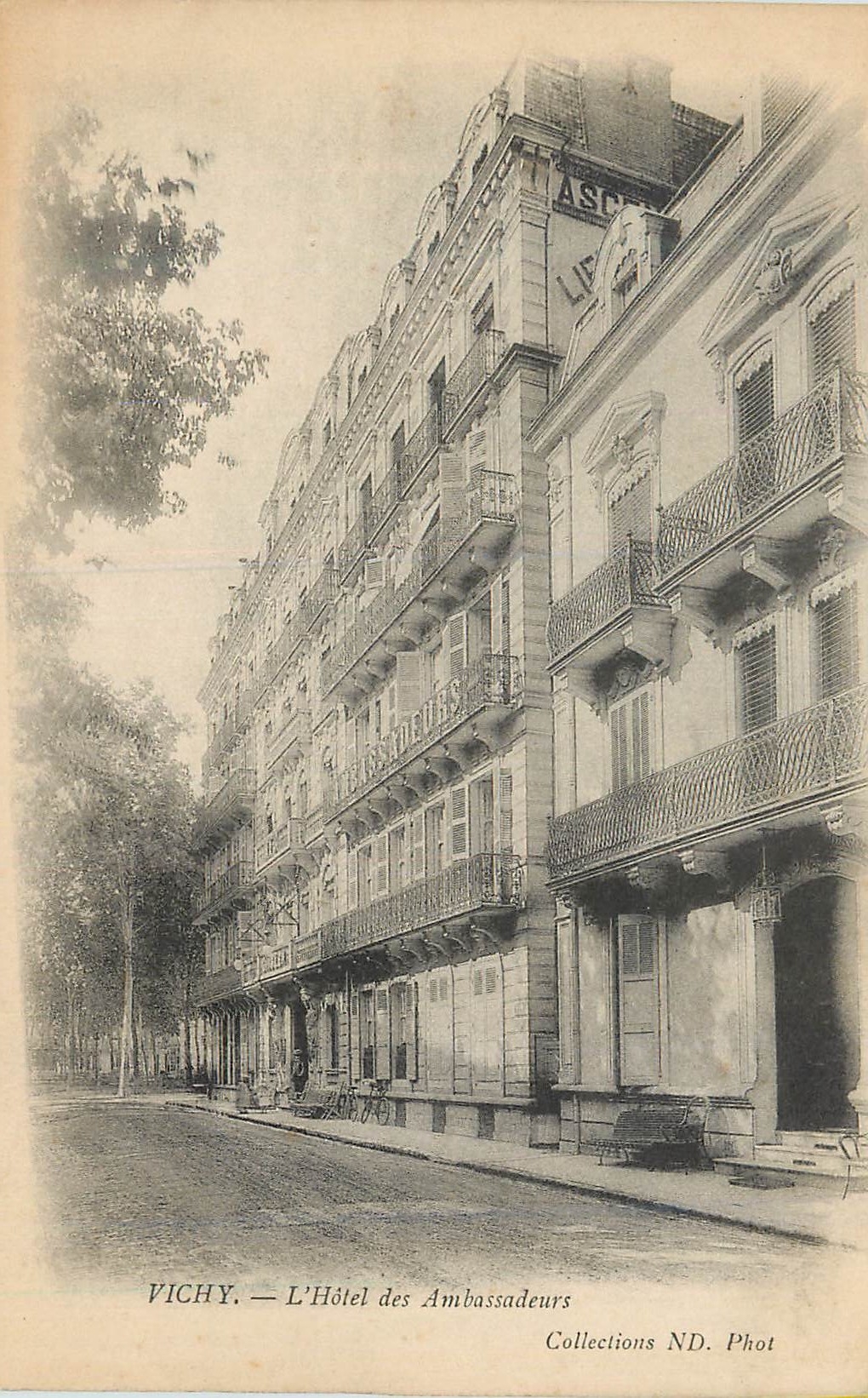 CPA Vichy L'Hotel des Ambassadeurs