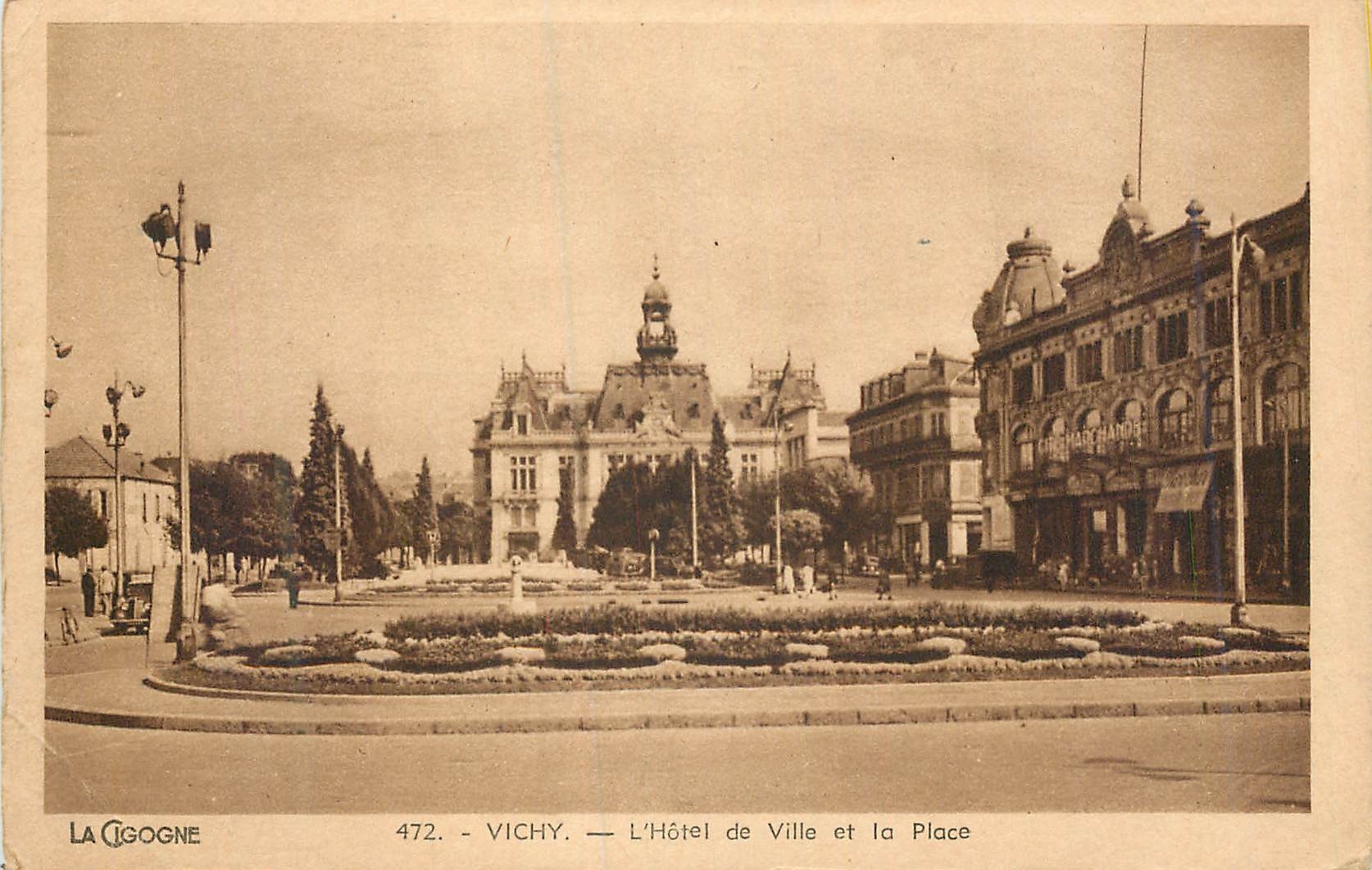 CPA La Cigogne Vichy L'Hotel de Ville et La Place