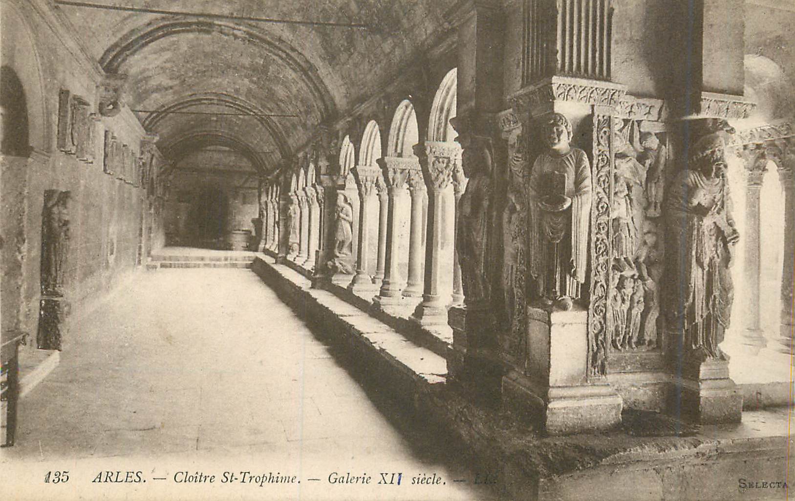CPA Arles Cloitre St Trophime Galerie XII Siecle